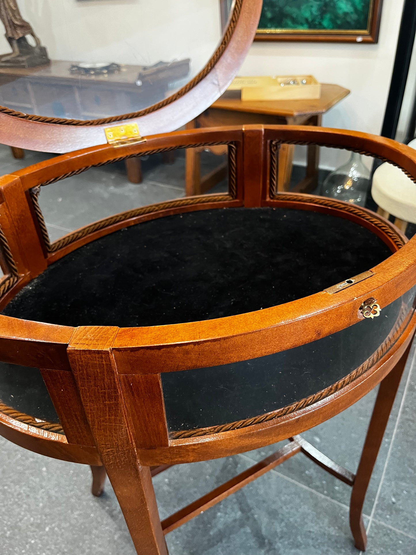 Vitrine sur pied