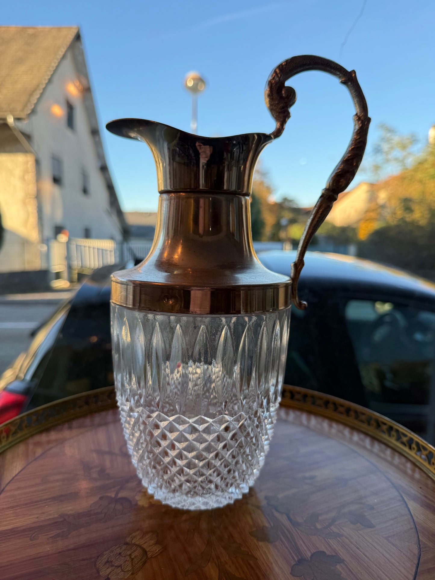 Aiguière en Cristal Taillé & Monture Métal Argenté – Travail Vintage