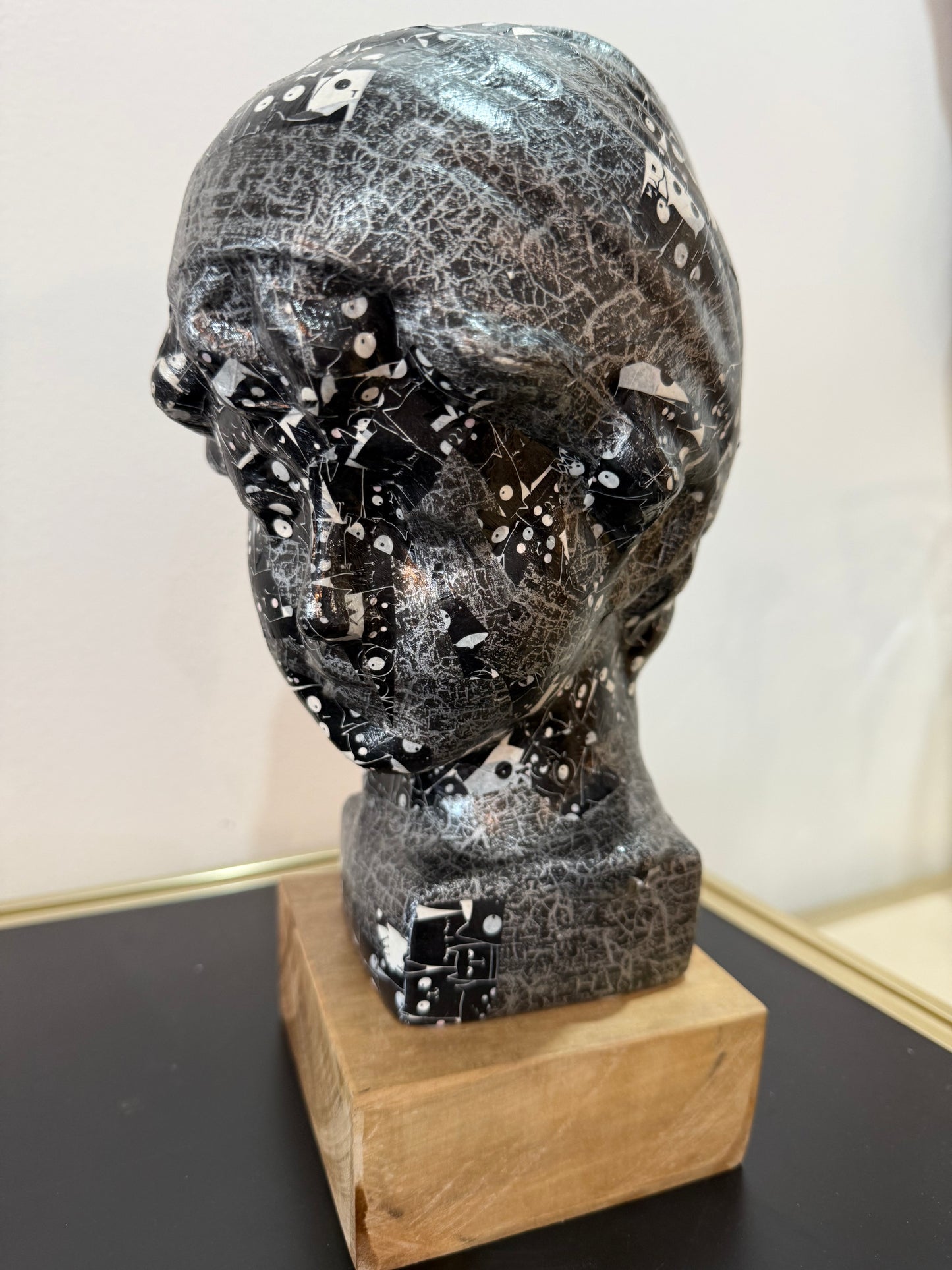 Buste en céramique, graphique motif chat noir papier coller