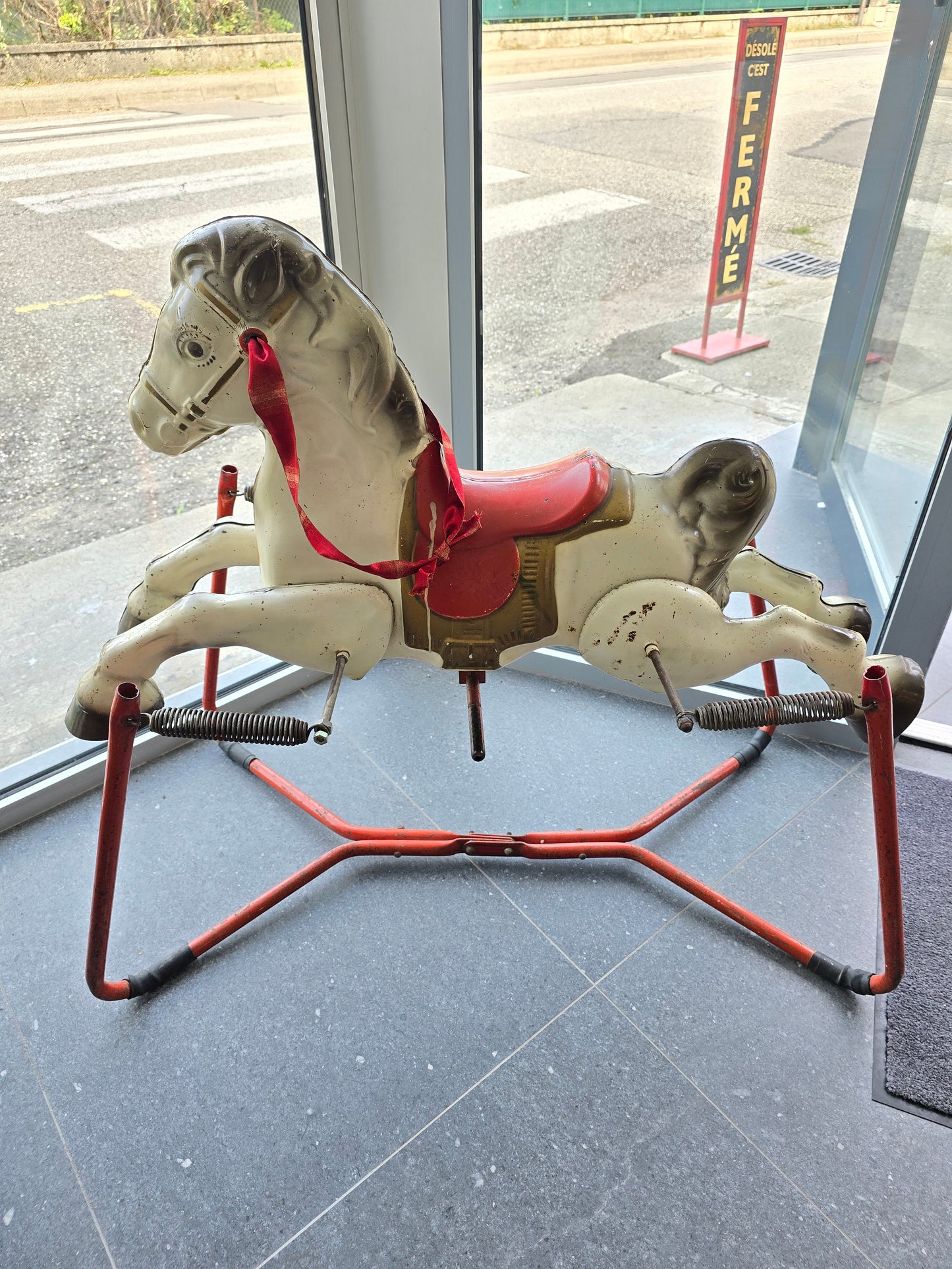 Cheval d’enfant à ressort vintage