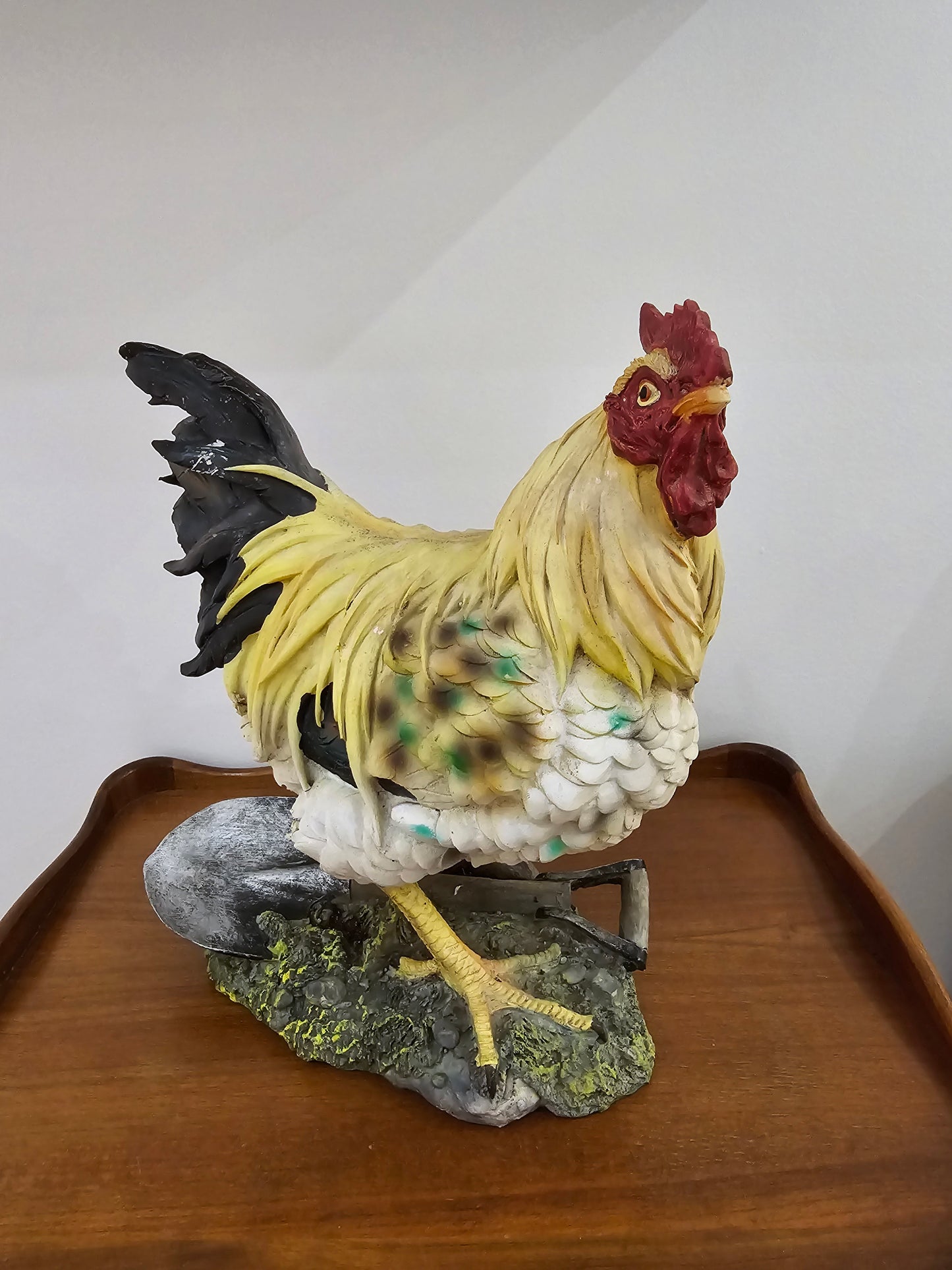 Poule de décoration en platre