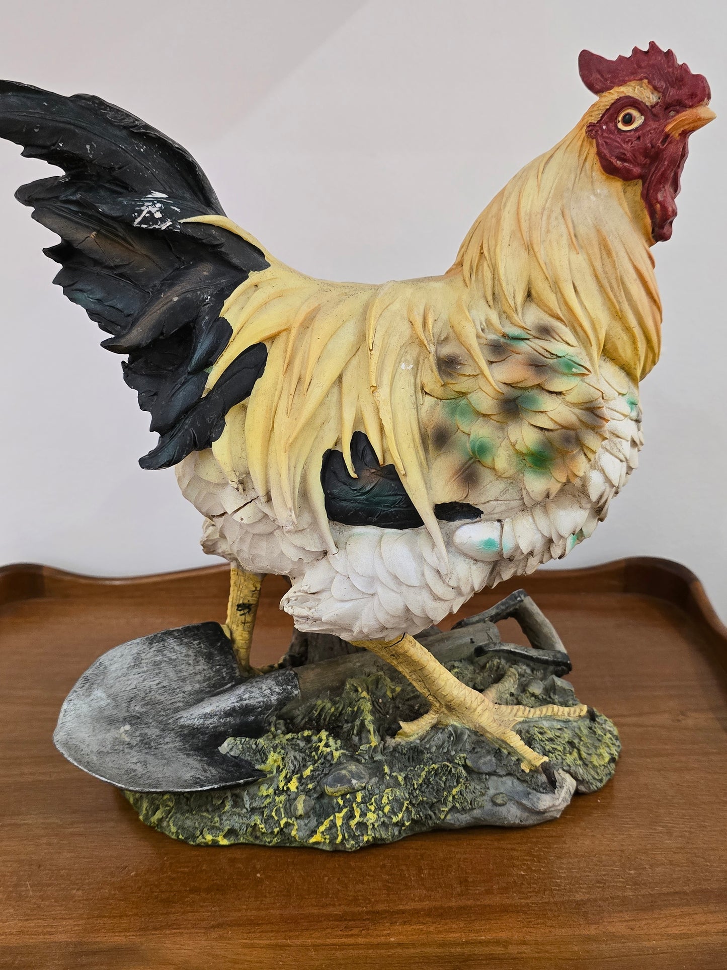 Poule de décoration en platre