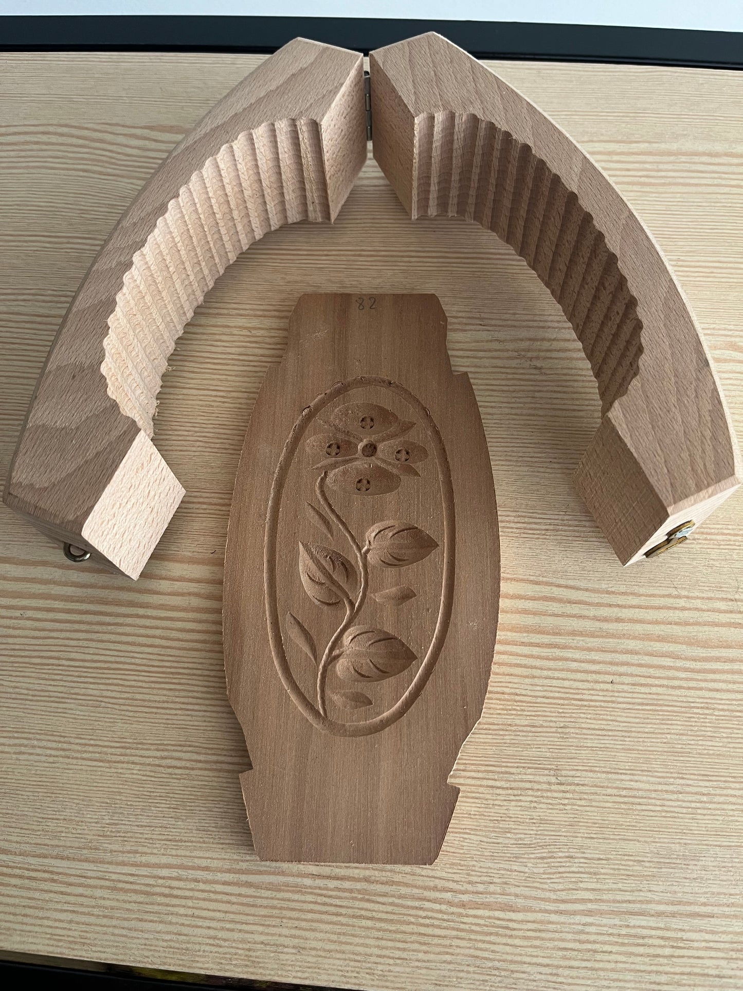 Moule à beurre en bois