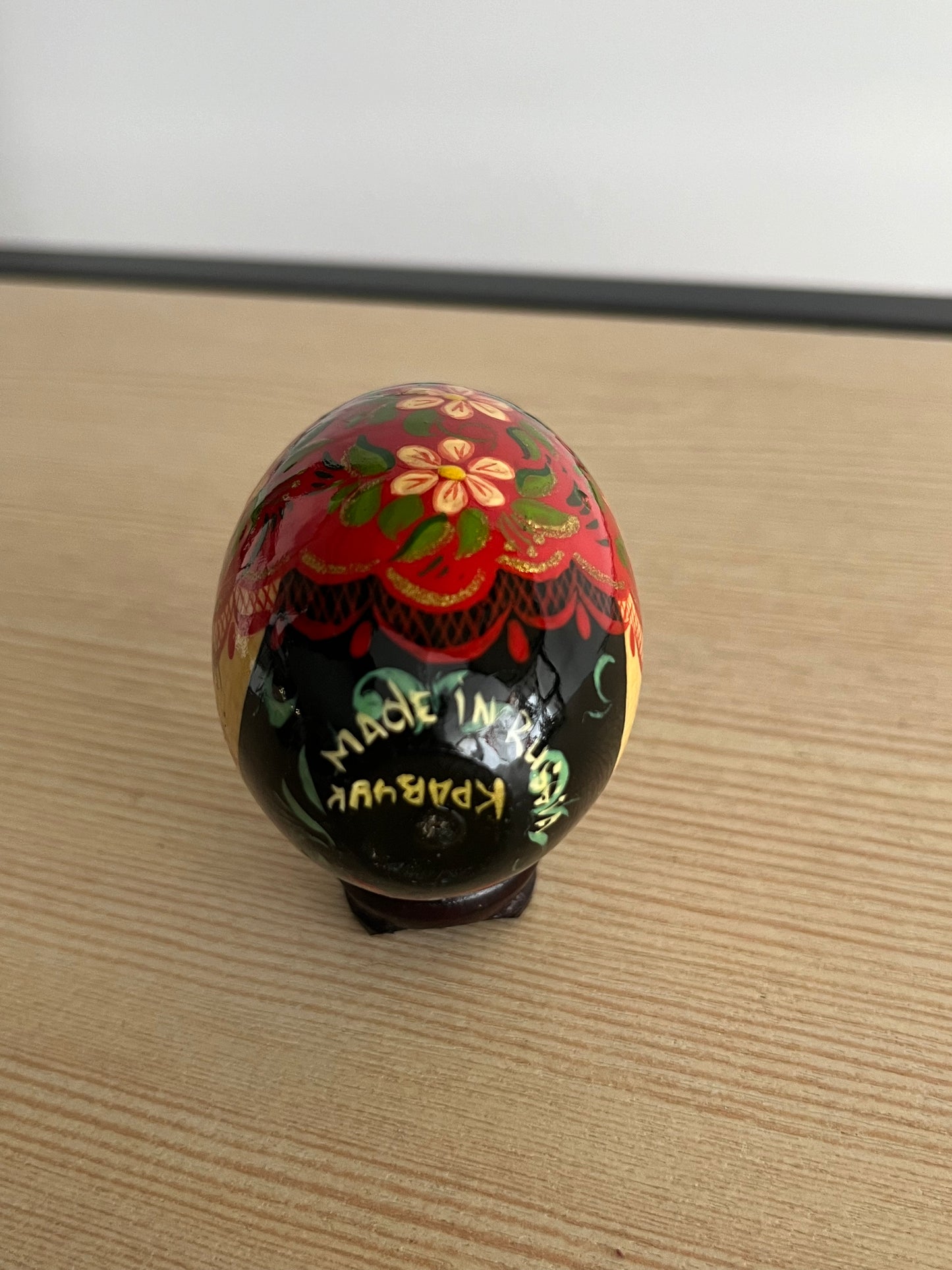 Œuf de Russie peint en bois