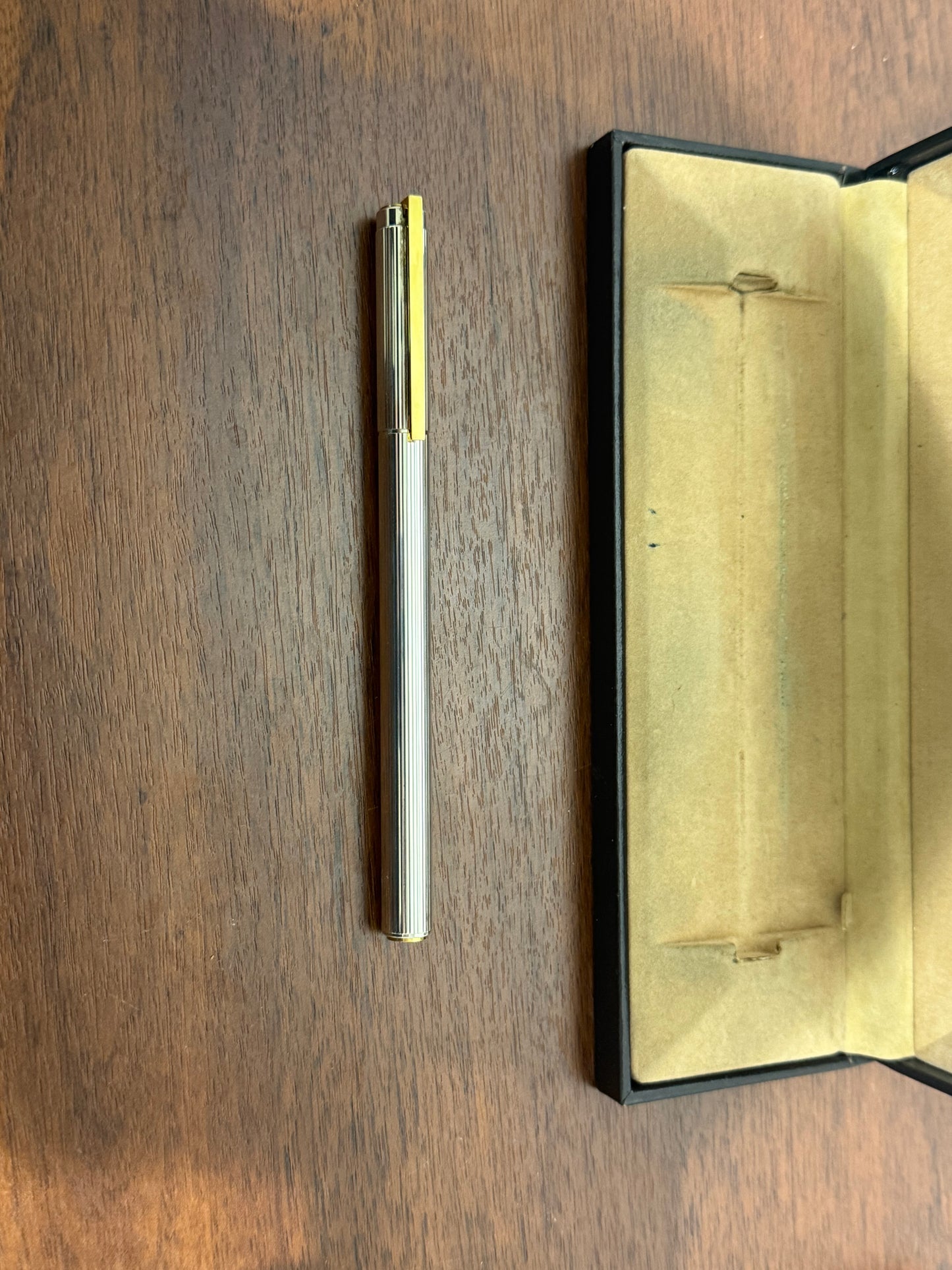 Stylo-plume S.T. Dupont en argent massif et plume or 18 carats 750