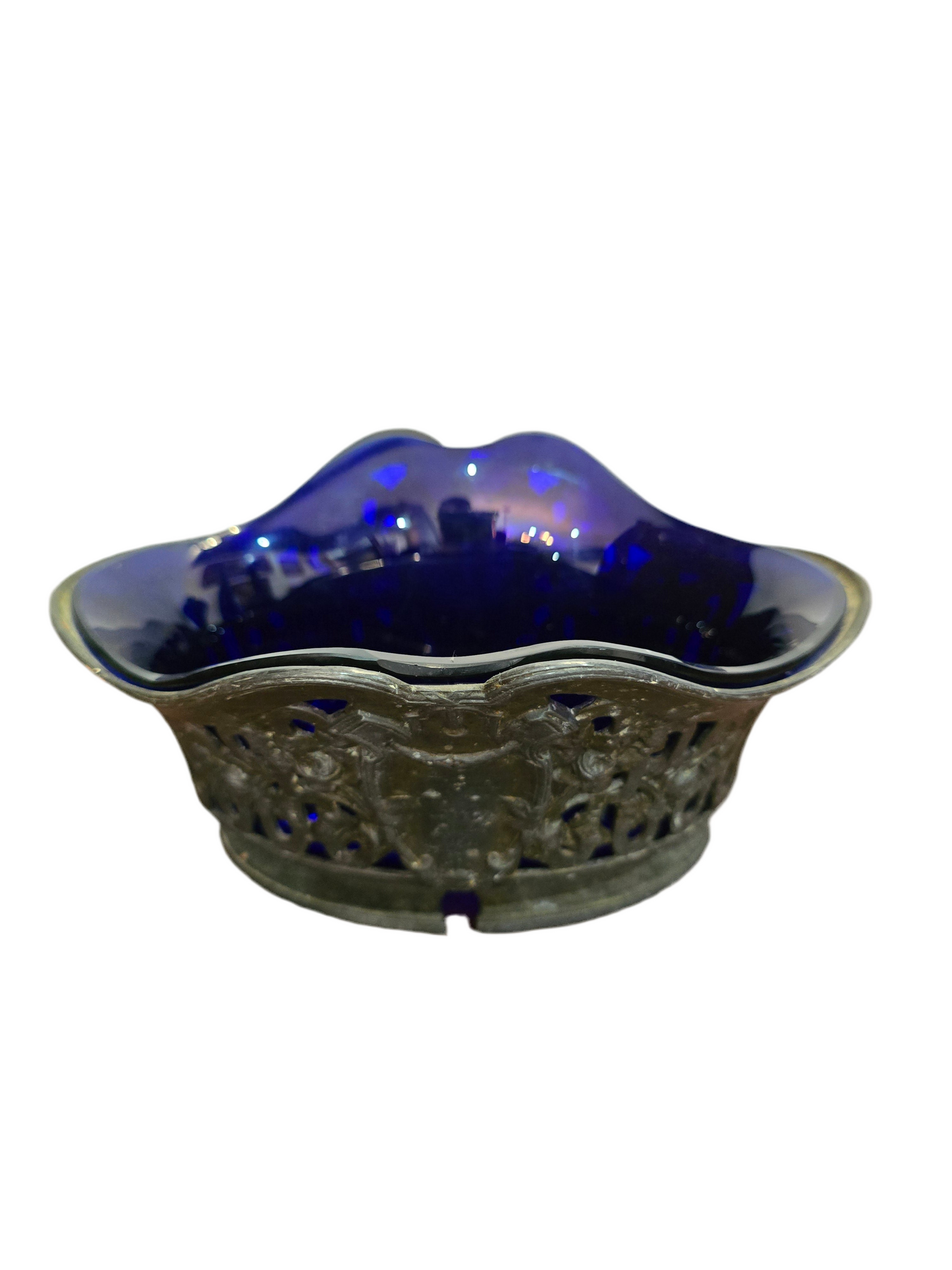Coupe ancienne en verre bleu cobalt et monture en métal – Orfèvrerie Dilecta
