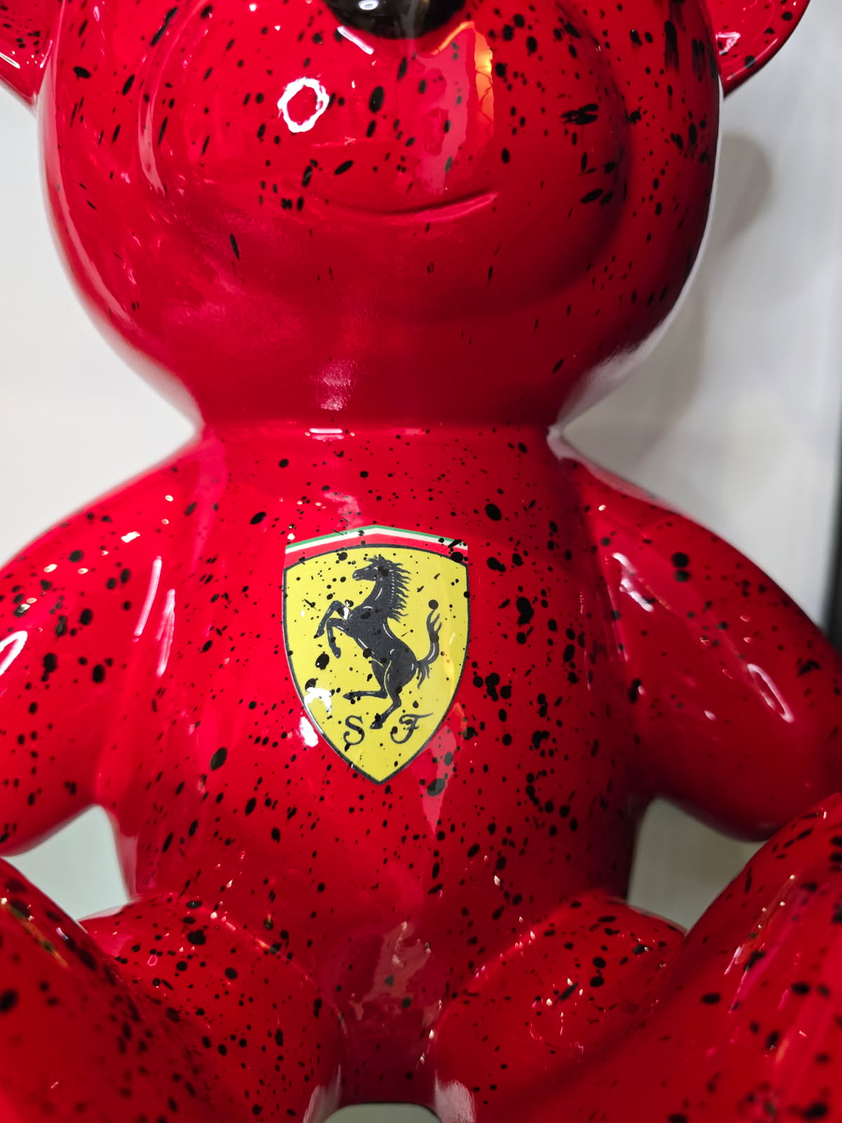 Teddy Bear Ferrari Édition limitée 9/26 – Résine covering – 35 cm