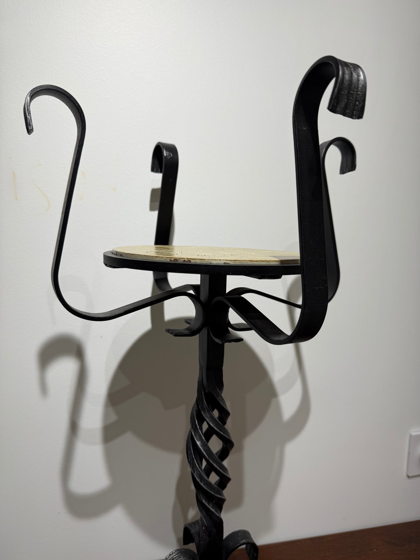 Porte plante en fer forgé et plateau marbre