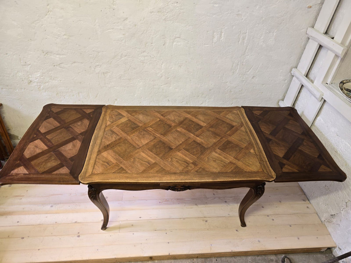 Table style Louis XV à rallonges