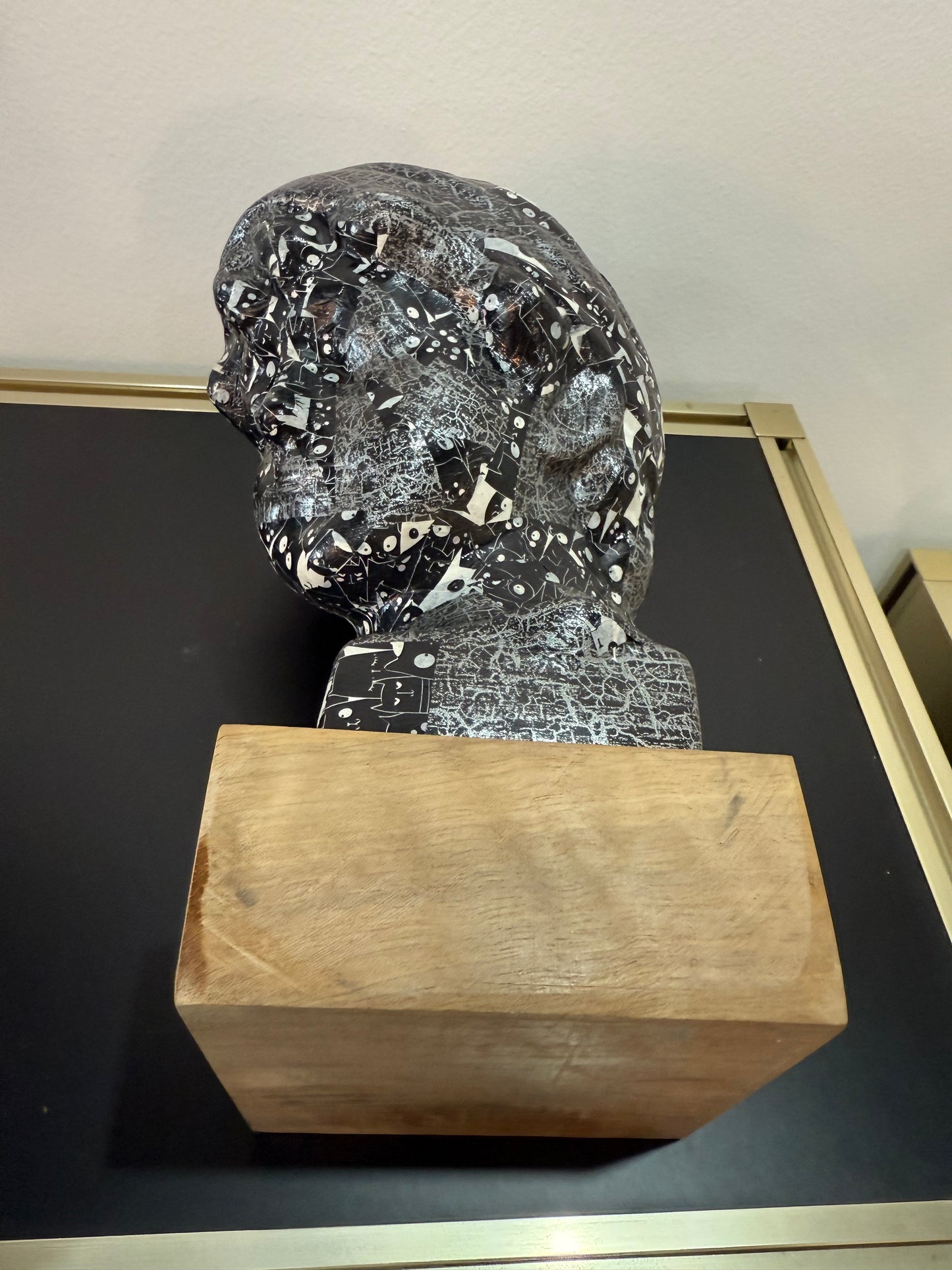 Buste en céramique, graphique motif chat noir papier coller