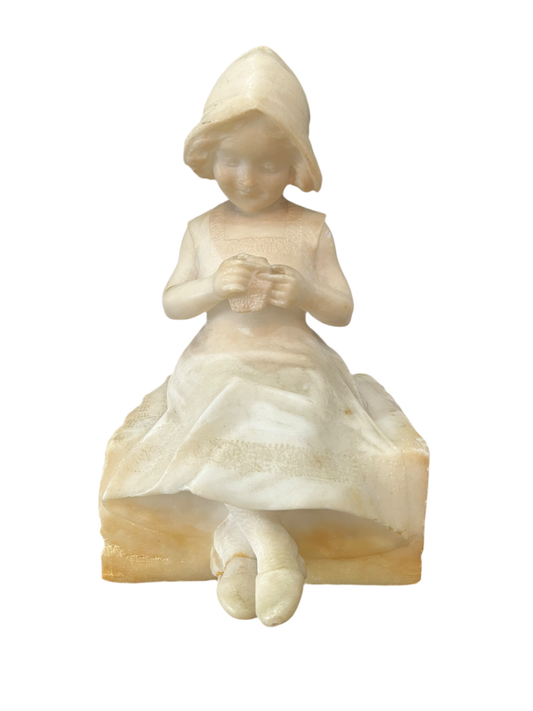 Statuette en albâtre jeune travailleuse < an 1900