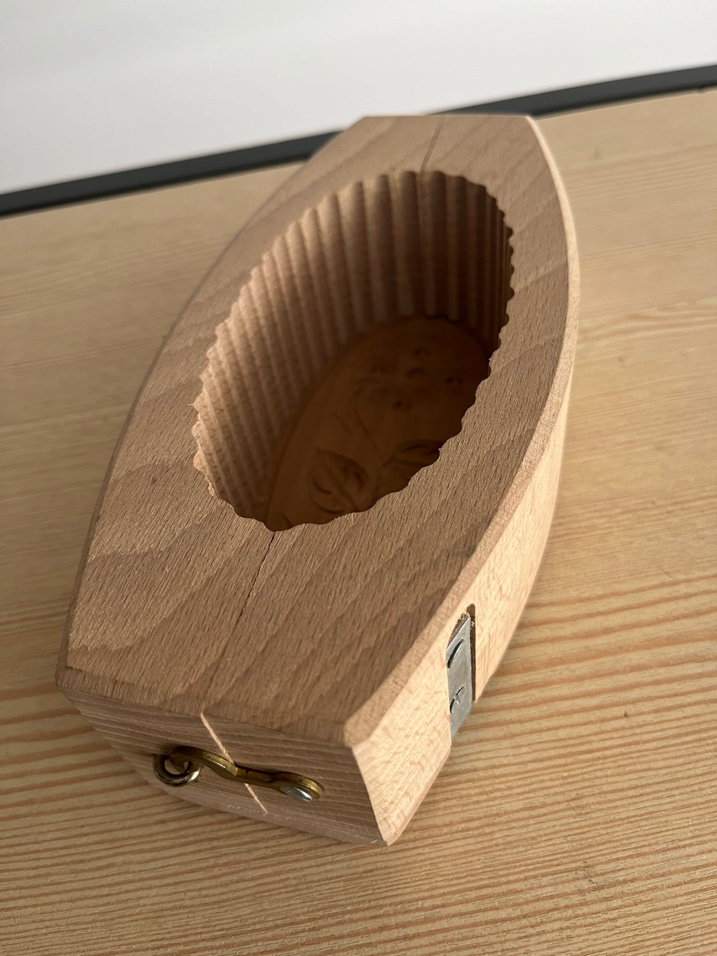 Moule à beurre en bois