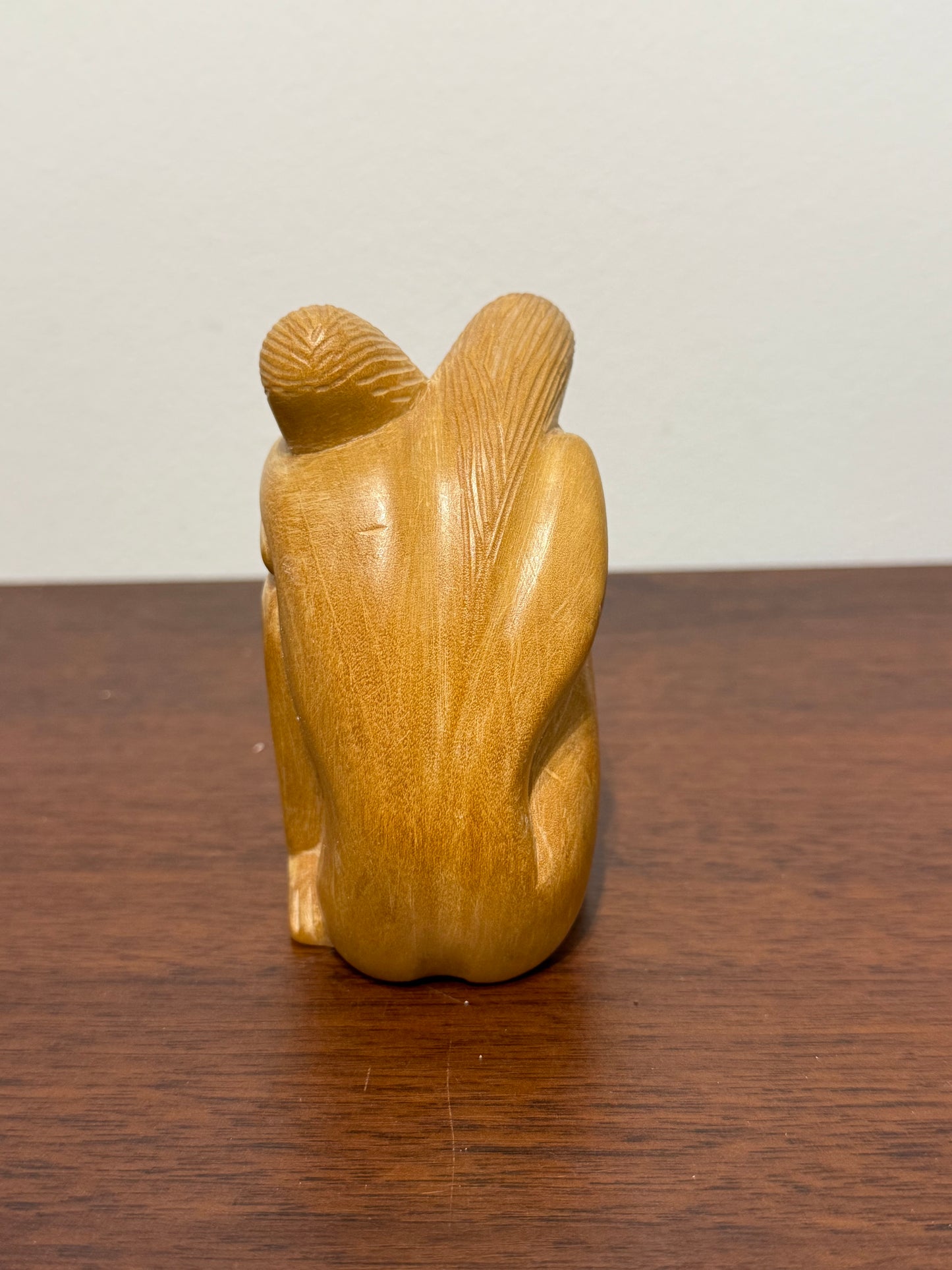 Sculpture “Le Câlin” – Art abstrait en bois sculpté