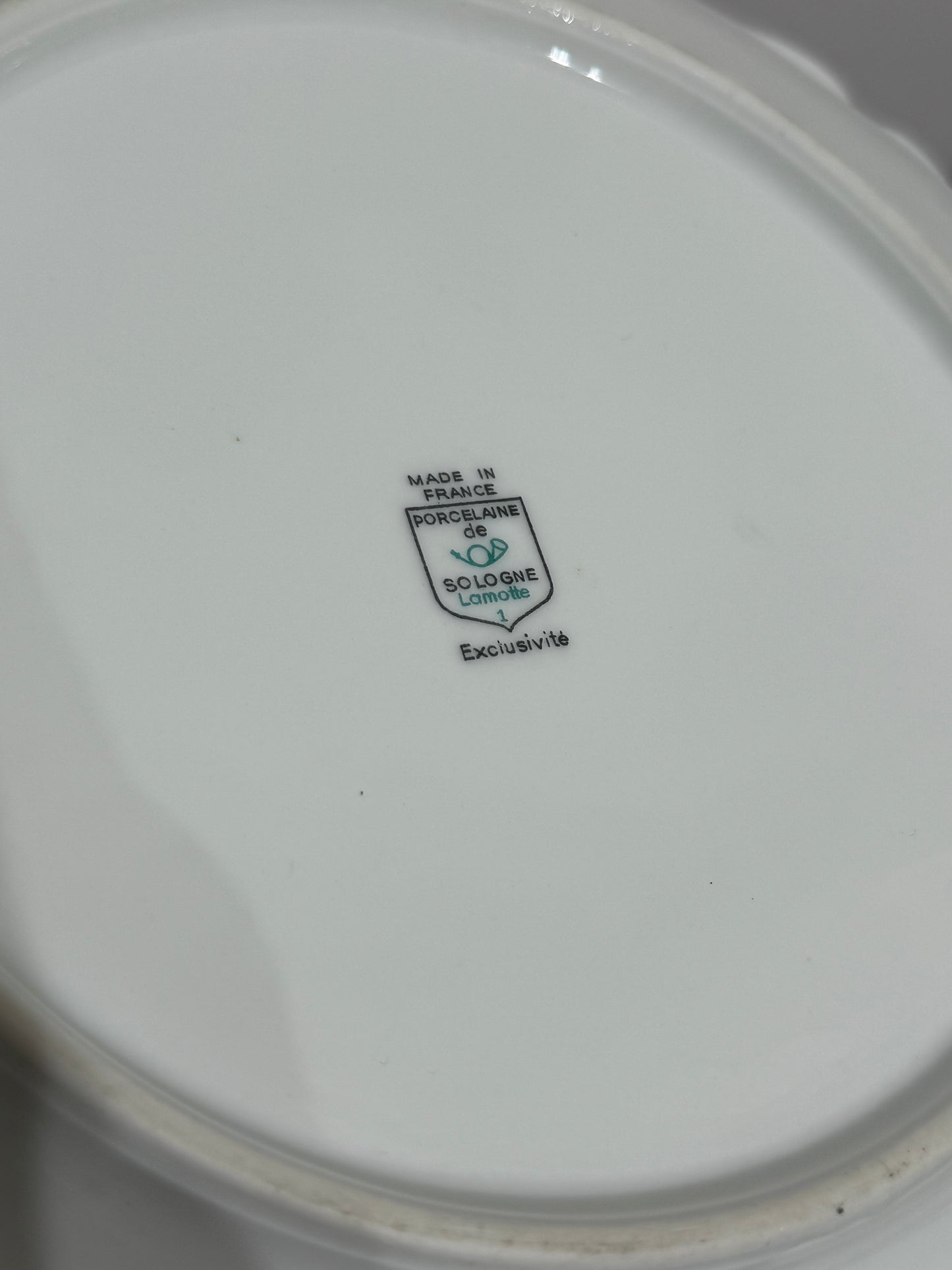 Ensemble 12 assiettes en porcelaine de Sologne – Lamotte, France