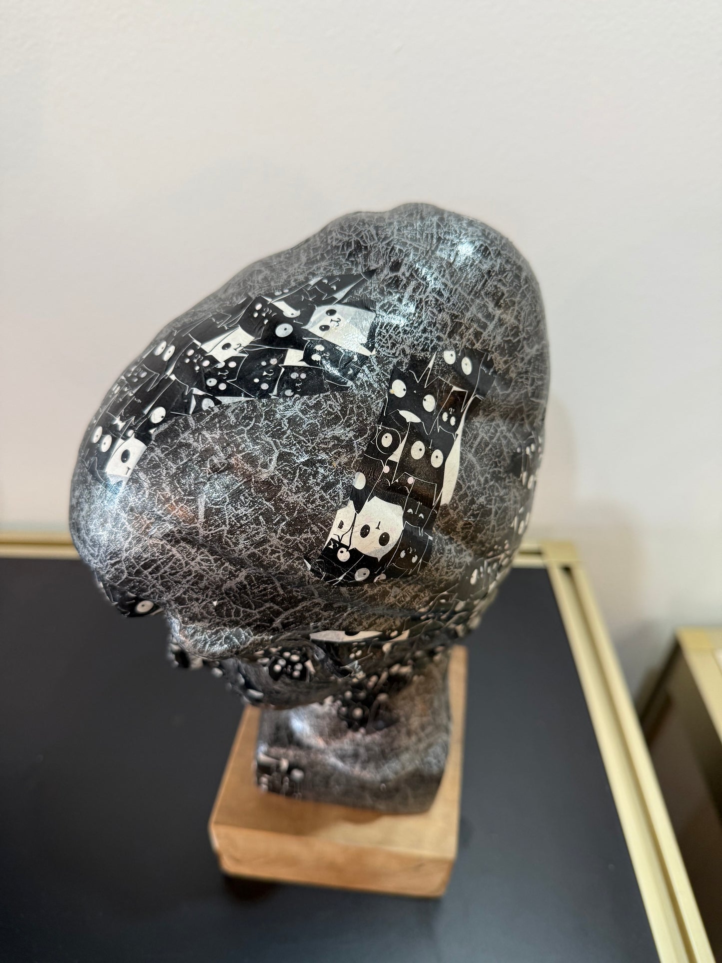 Buste en céramique, graphique motif chat noir papier coller