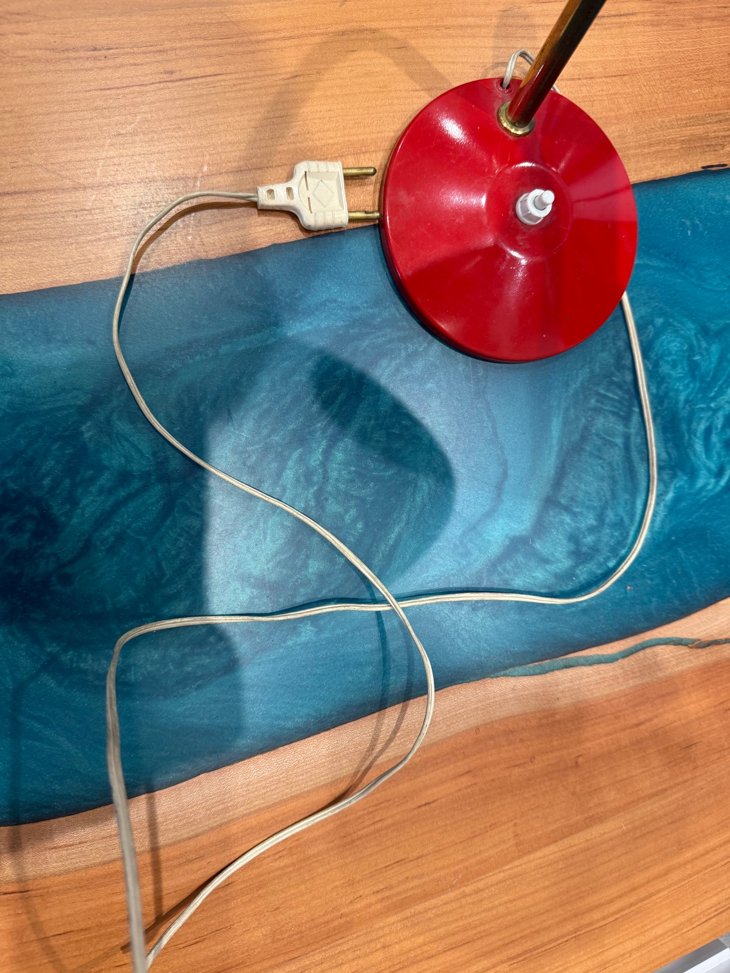 Lampe de bureau vintage Aluminor rouge – Design années 70