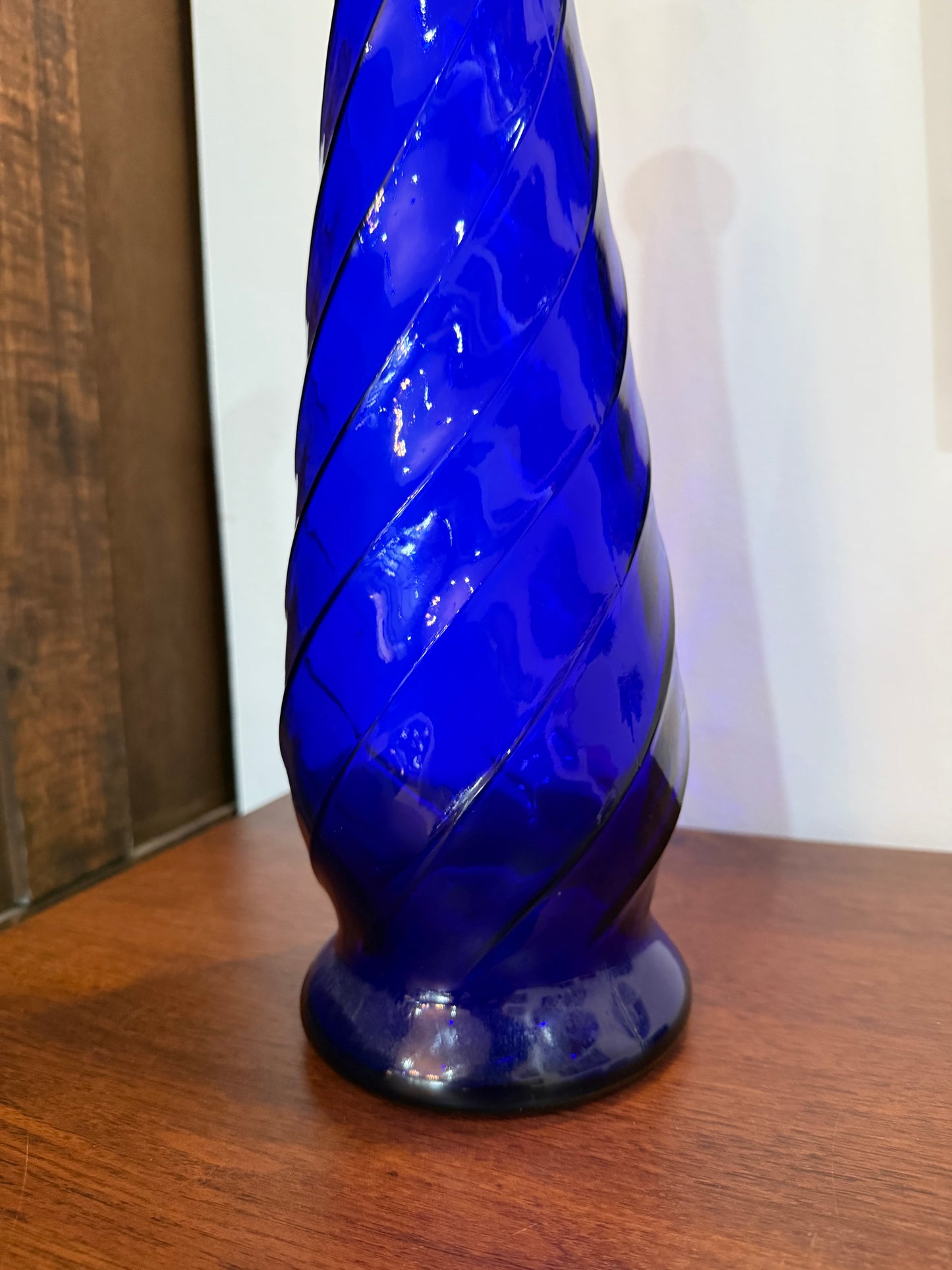 Grand vase torsadé en verre bleu cobalt – 60/70’s H50 cm