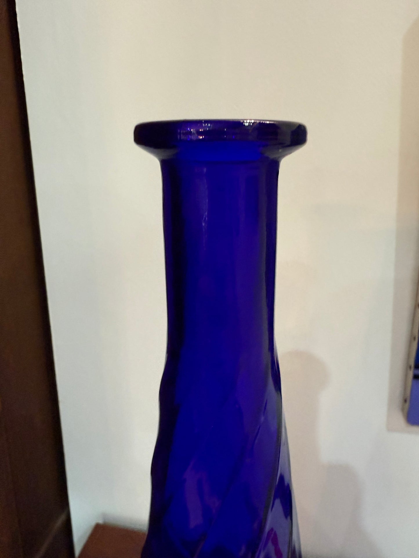 Grand vase torsadé en verre bleu cobalt – 60/70’s H50 cm