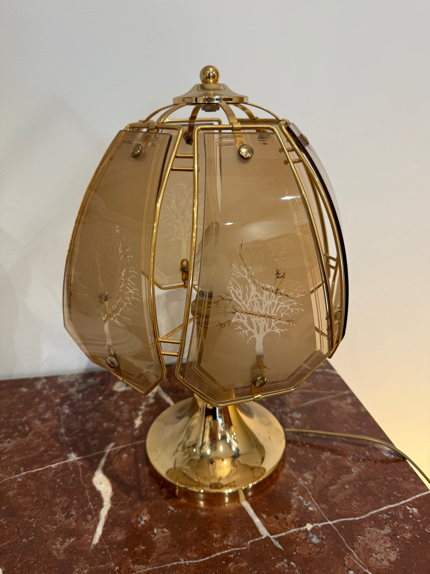 Lampe vintage en laiton et verre fumé gravé