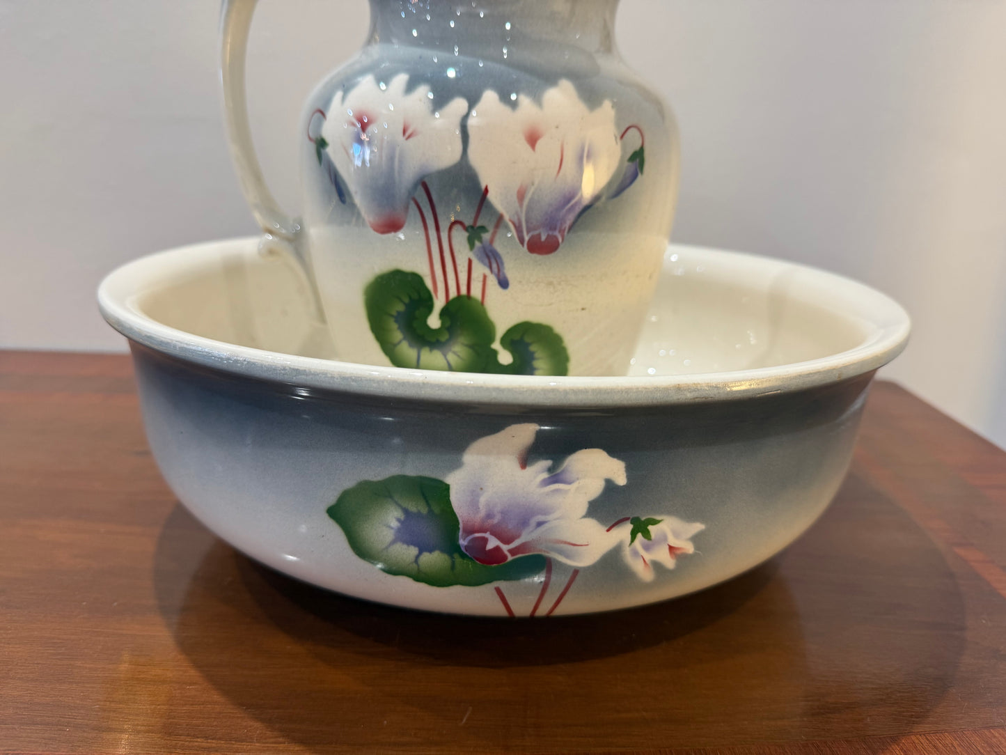 Ensemble de toilette Villeroy & Boch - Pichet et Bassine en Faïence Peinte à la Main