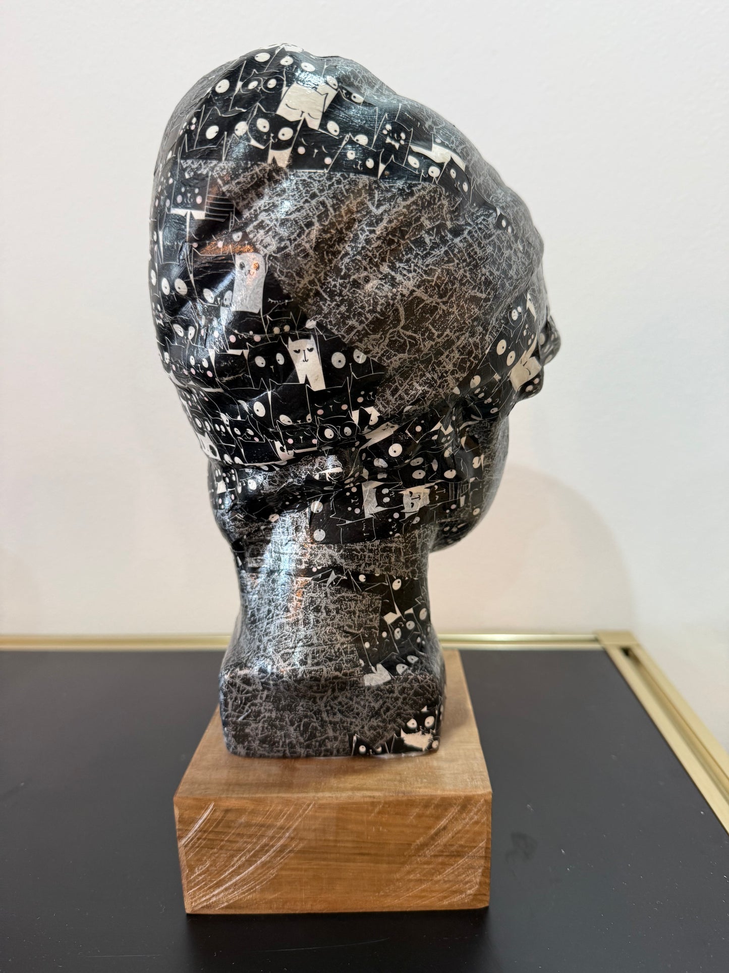 Buste en céramique, graphique motif chat noir papier coller