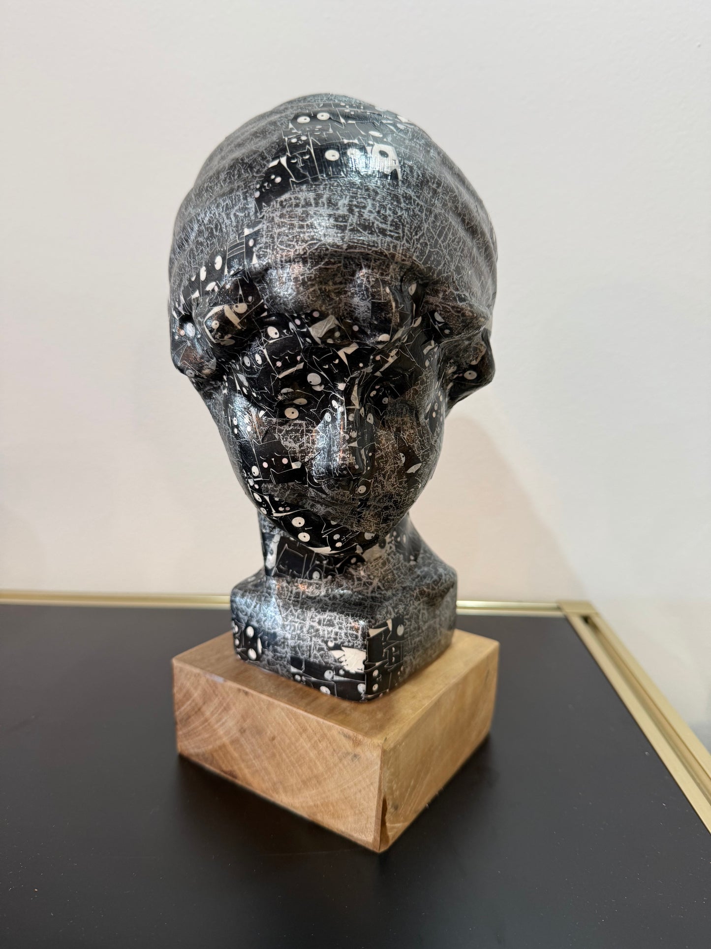 Buste en céramique, graphique motif chat noir papier coller