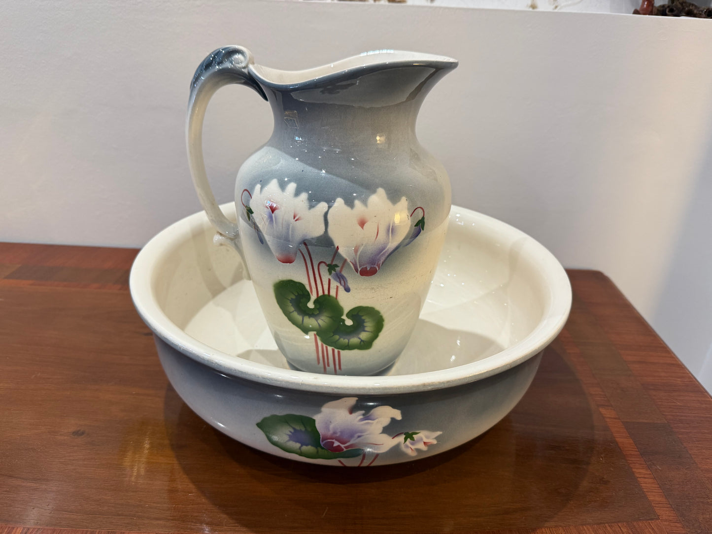 Ensemble de toilette Villeroy & Boch - Pichet et Bassine en Faïence Peinte à la Main