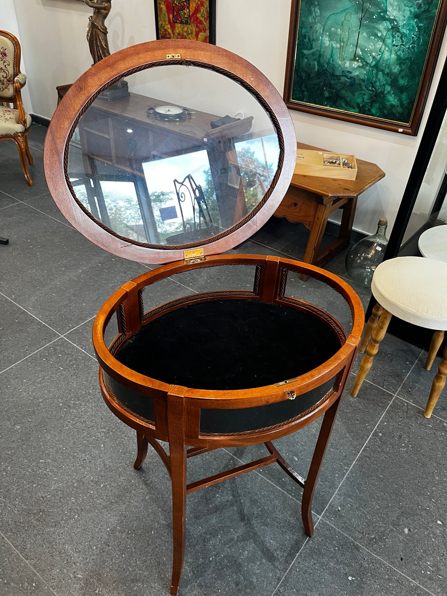 Vitrine sur pied