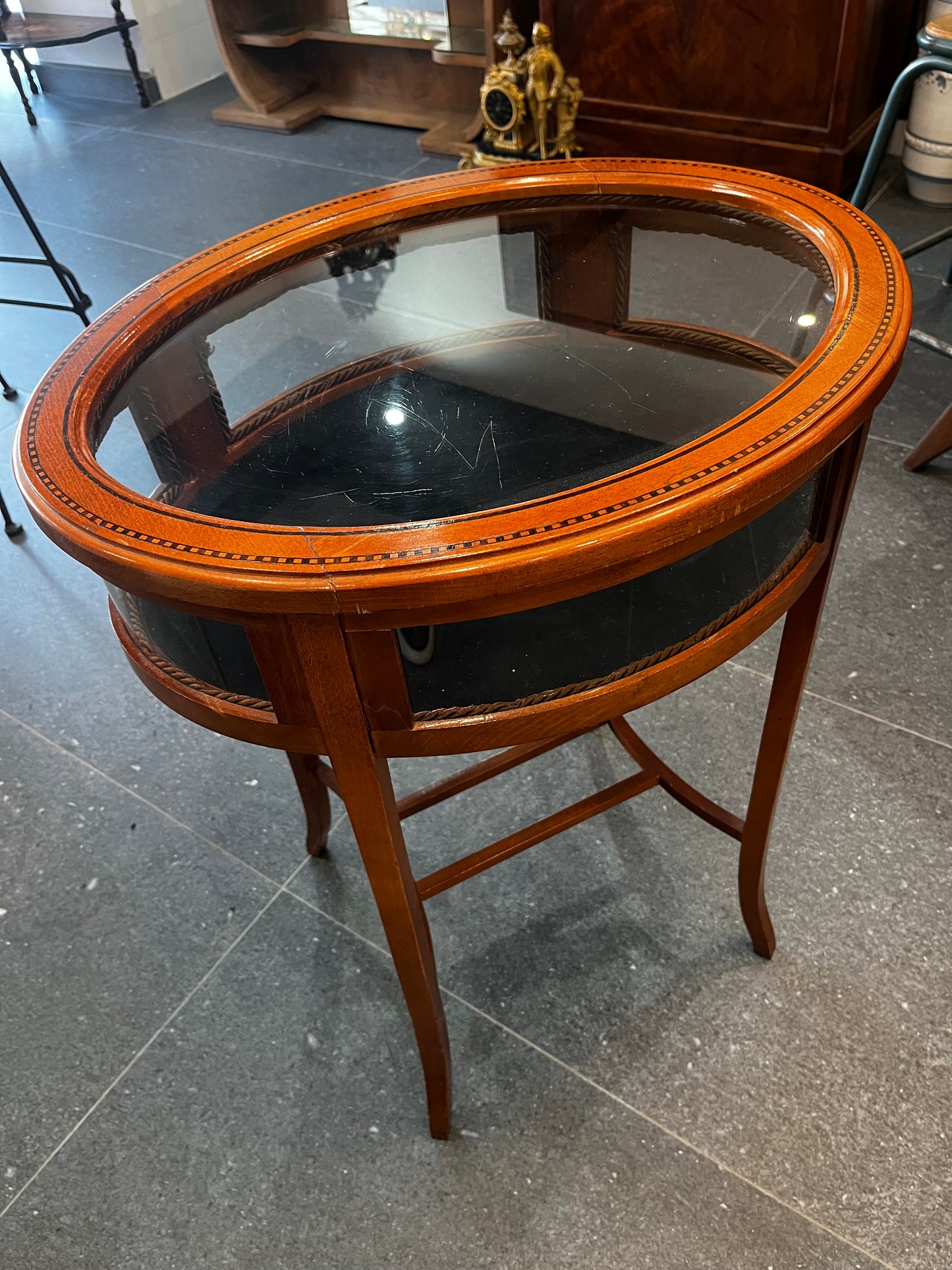 Vitrine sur pied