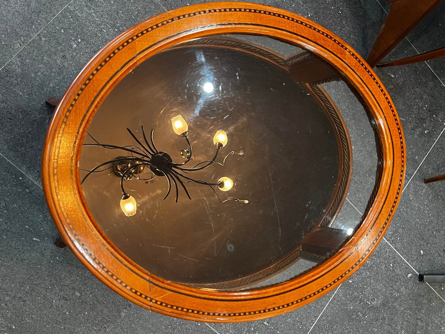 Vitrine sur pied