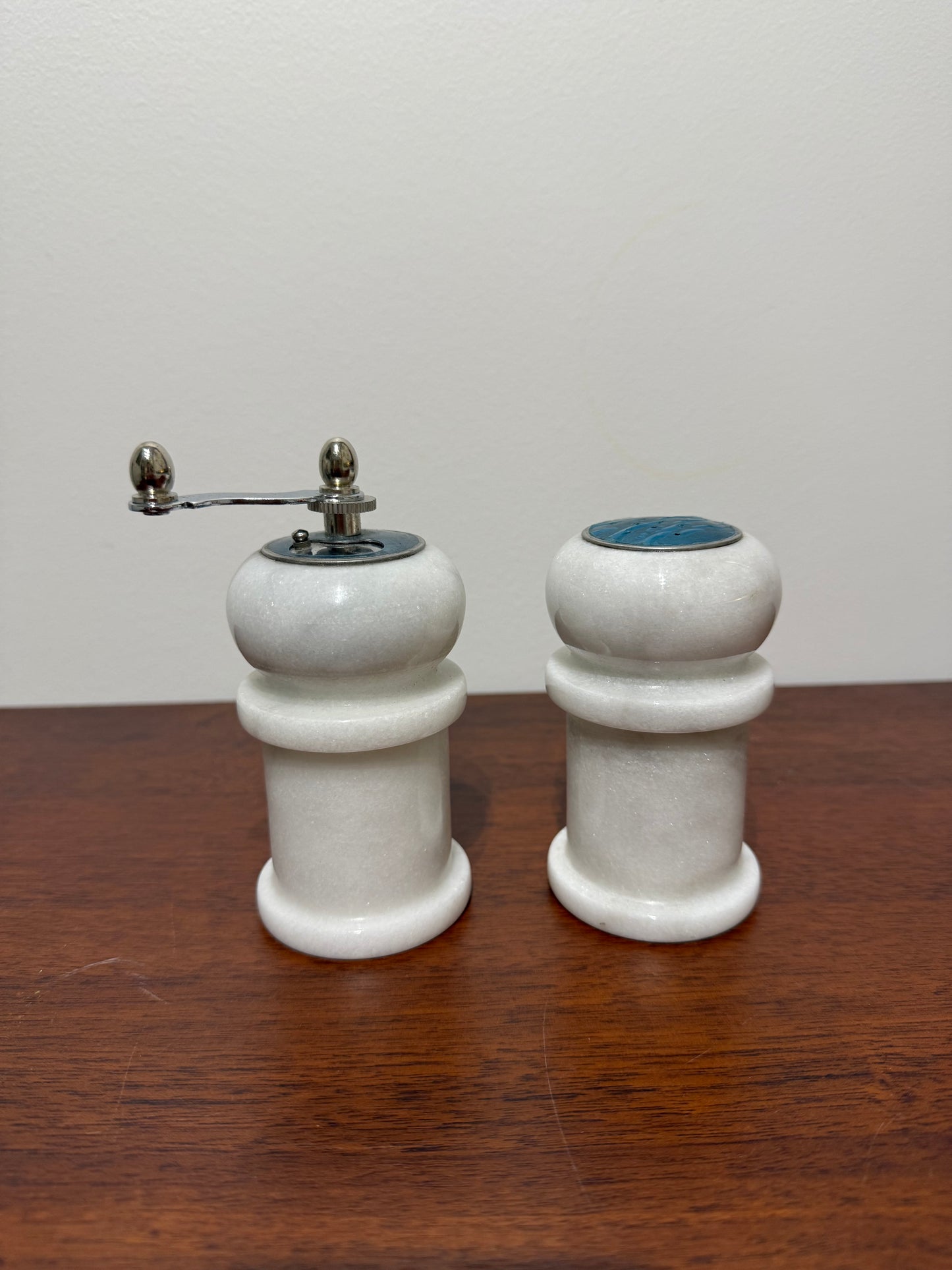 Duo moulin à poivre et salière en marbre blanc