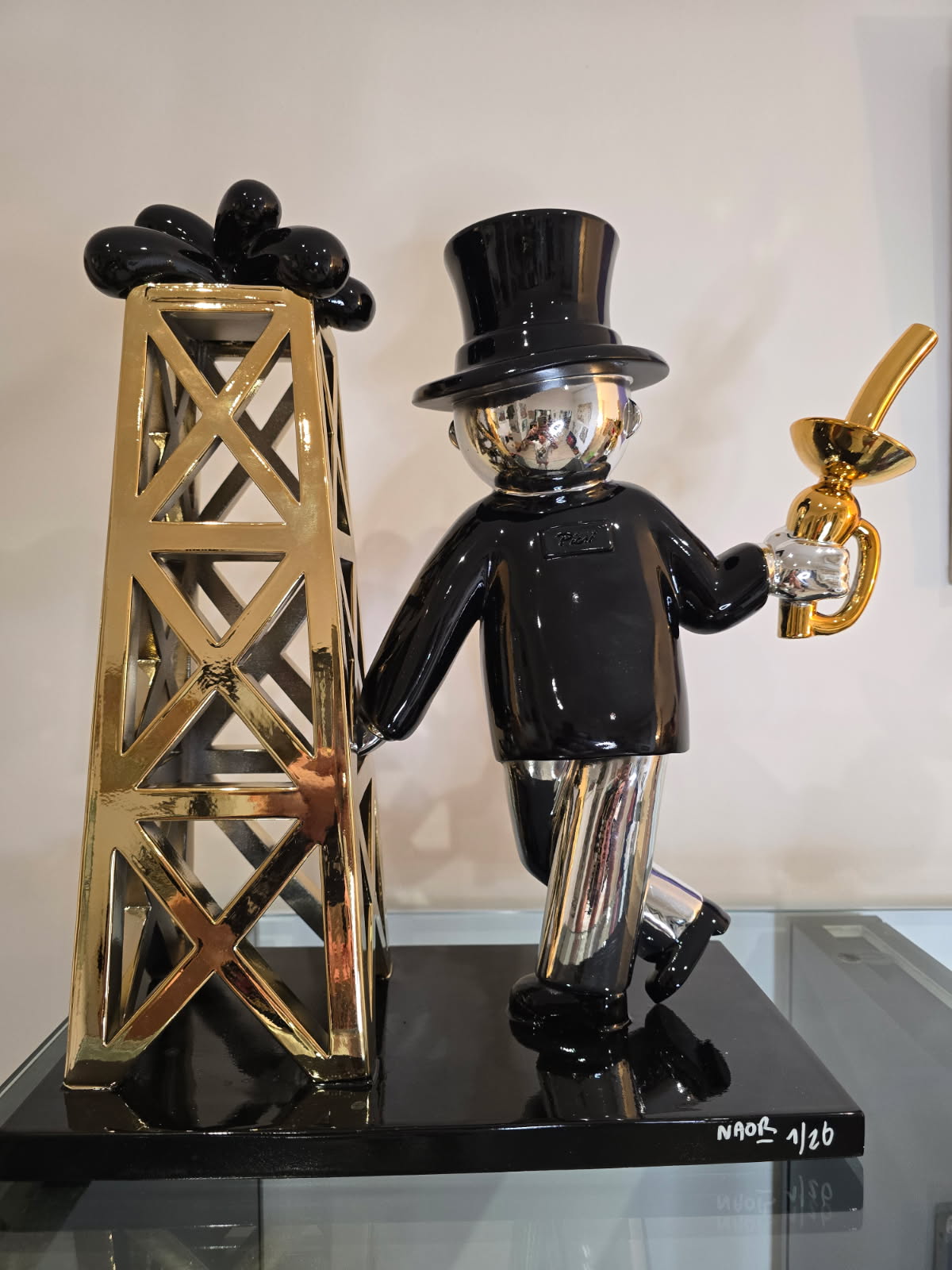 Sculpture de luxe- "Rich Oncle & Oil Tower" 42cm