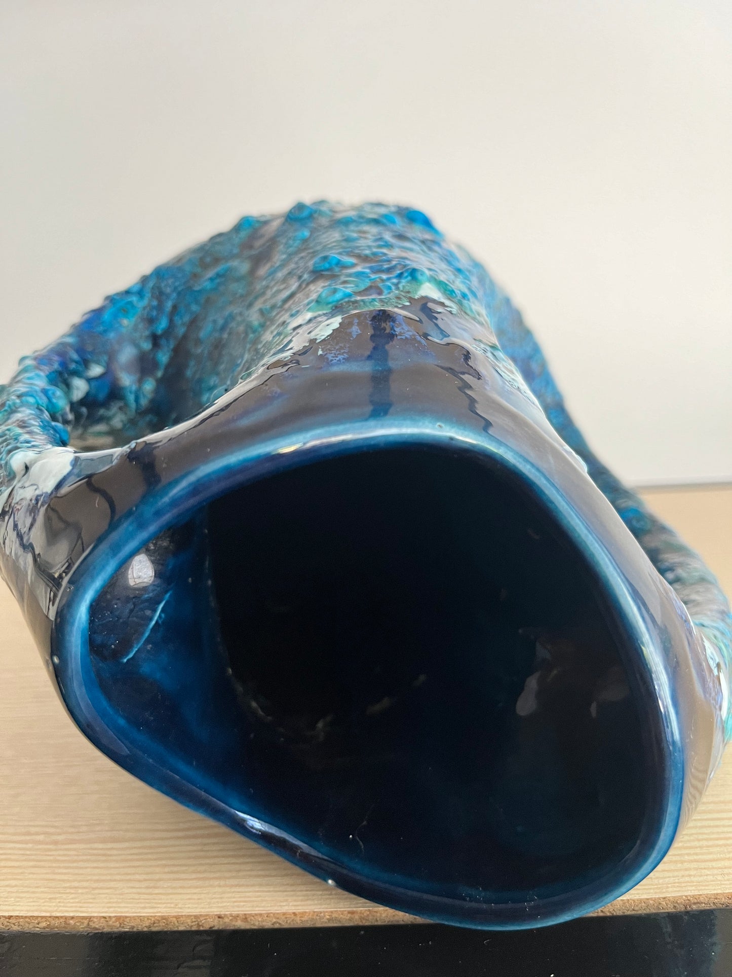 Vase Vallauris vintage bleu nuit