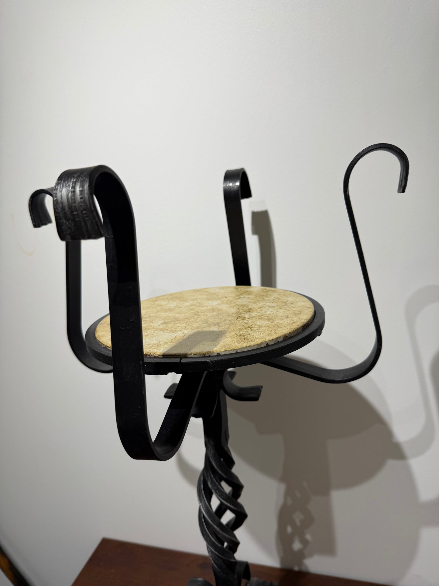 Porte plante en fer forgé et plateau marbre