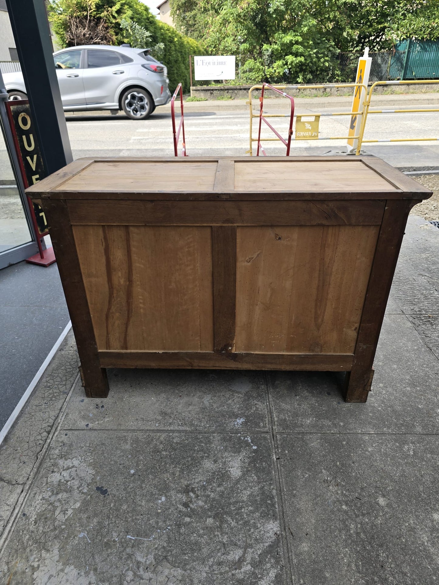 Commode d’époque Restauration en ronce de noyer et marbre noir – XIXᵉ siècle