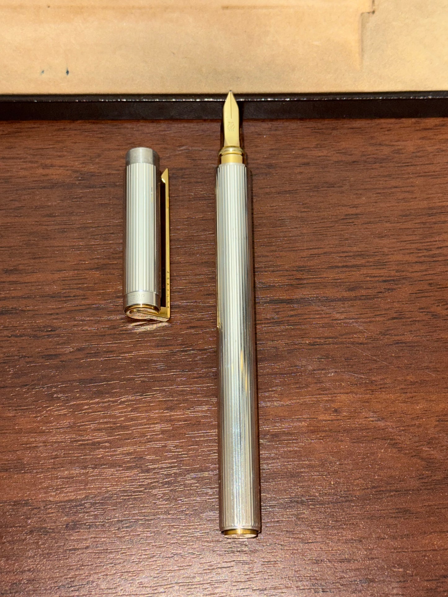 Stylo-plume S.T. Dupont en argent massif et plume or 18 carats 750