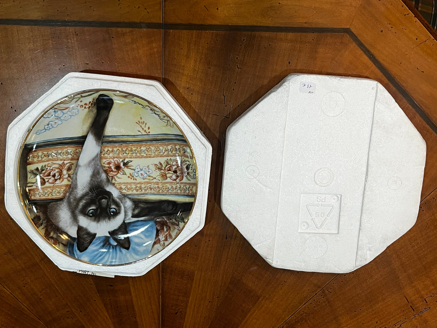 Assiette en porcelaine fine édition limitée by Daphne Baxter