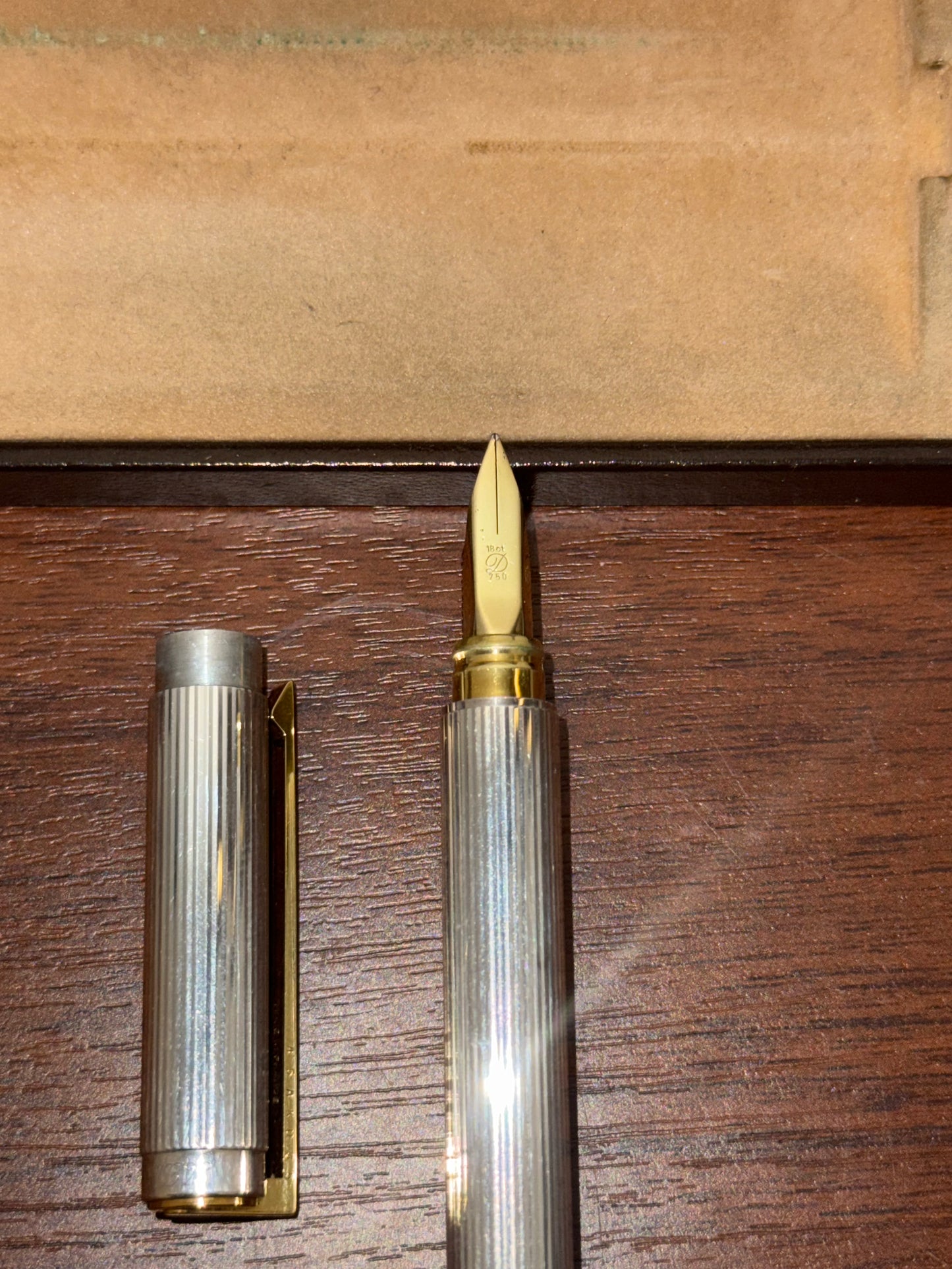 Stylo-plume S.T. Dupont en argent massif et plume or 18 carats 750