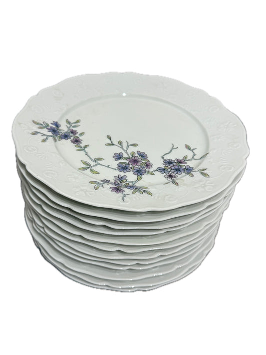 Ensemble 12 assiettes en porcelaine de Sologne – Lamotte, France