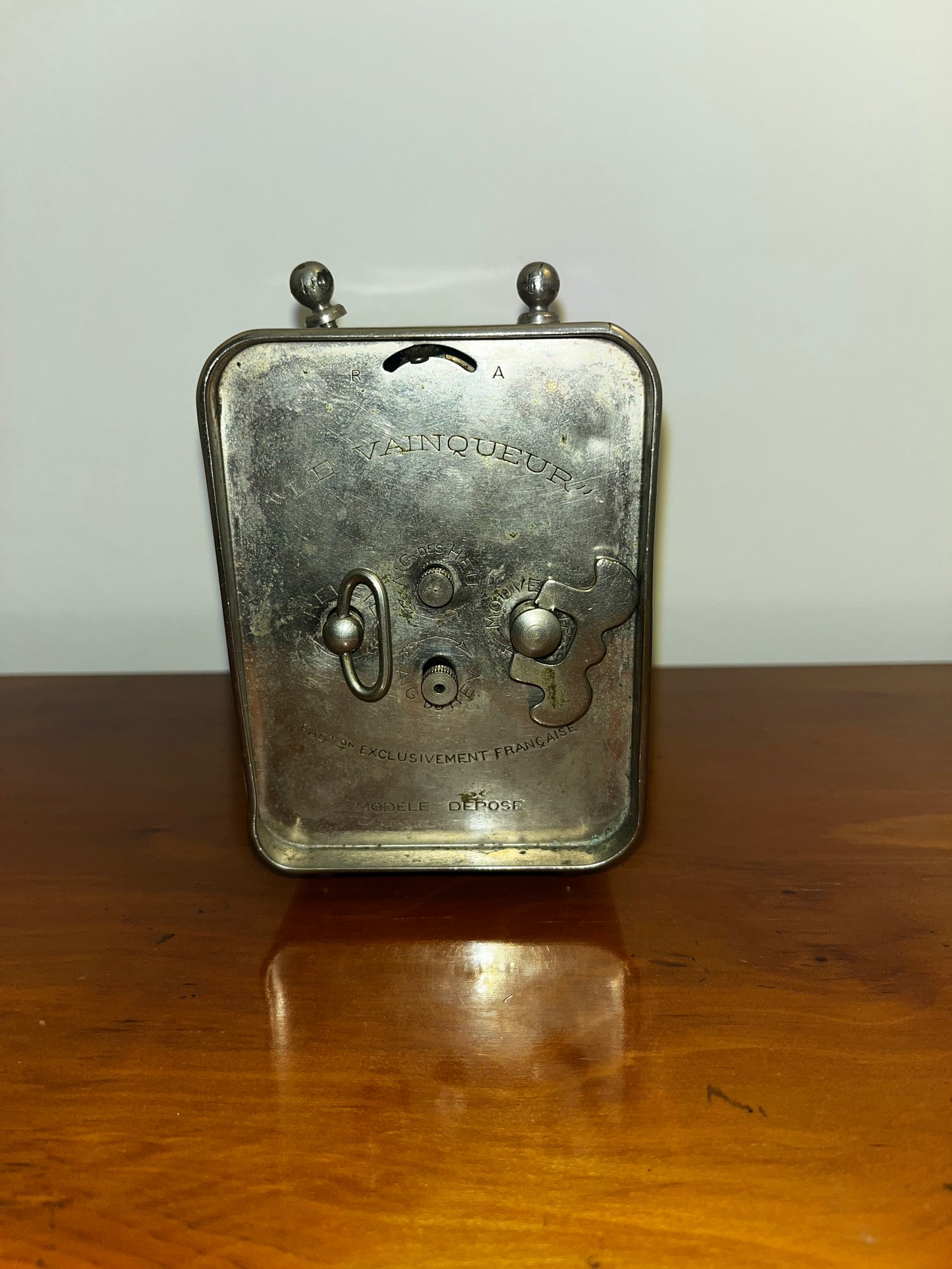 Horloge pendule réveil d’officier Le vainqueur