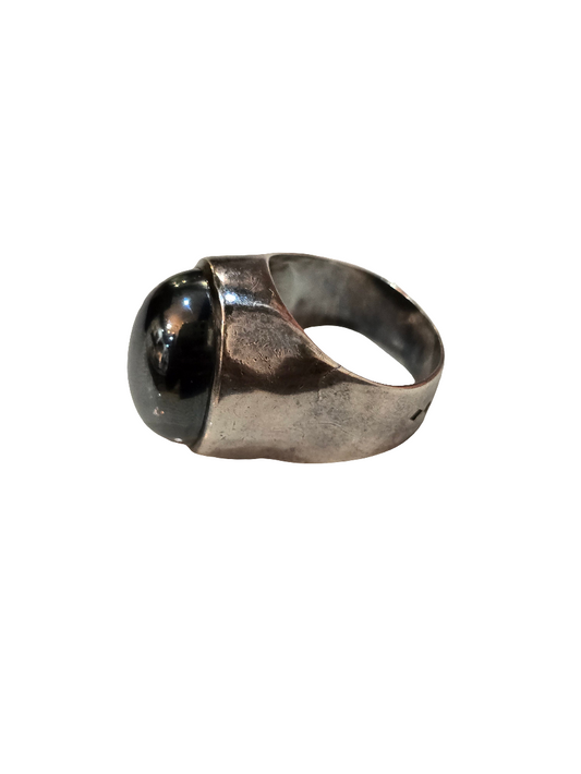 Bague vintage en argent et hématite cabochon