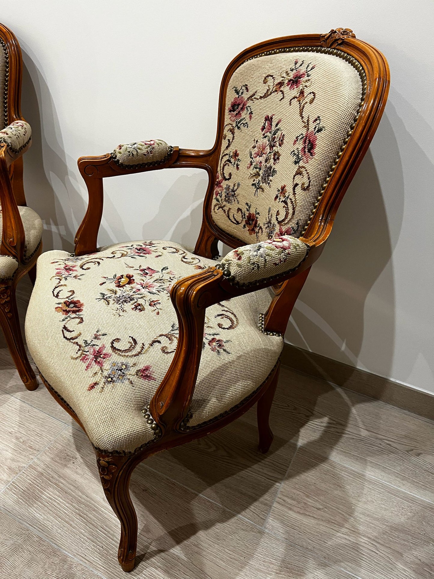 Fauteuils tapissés style Louis XV