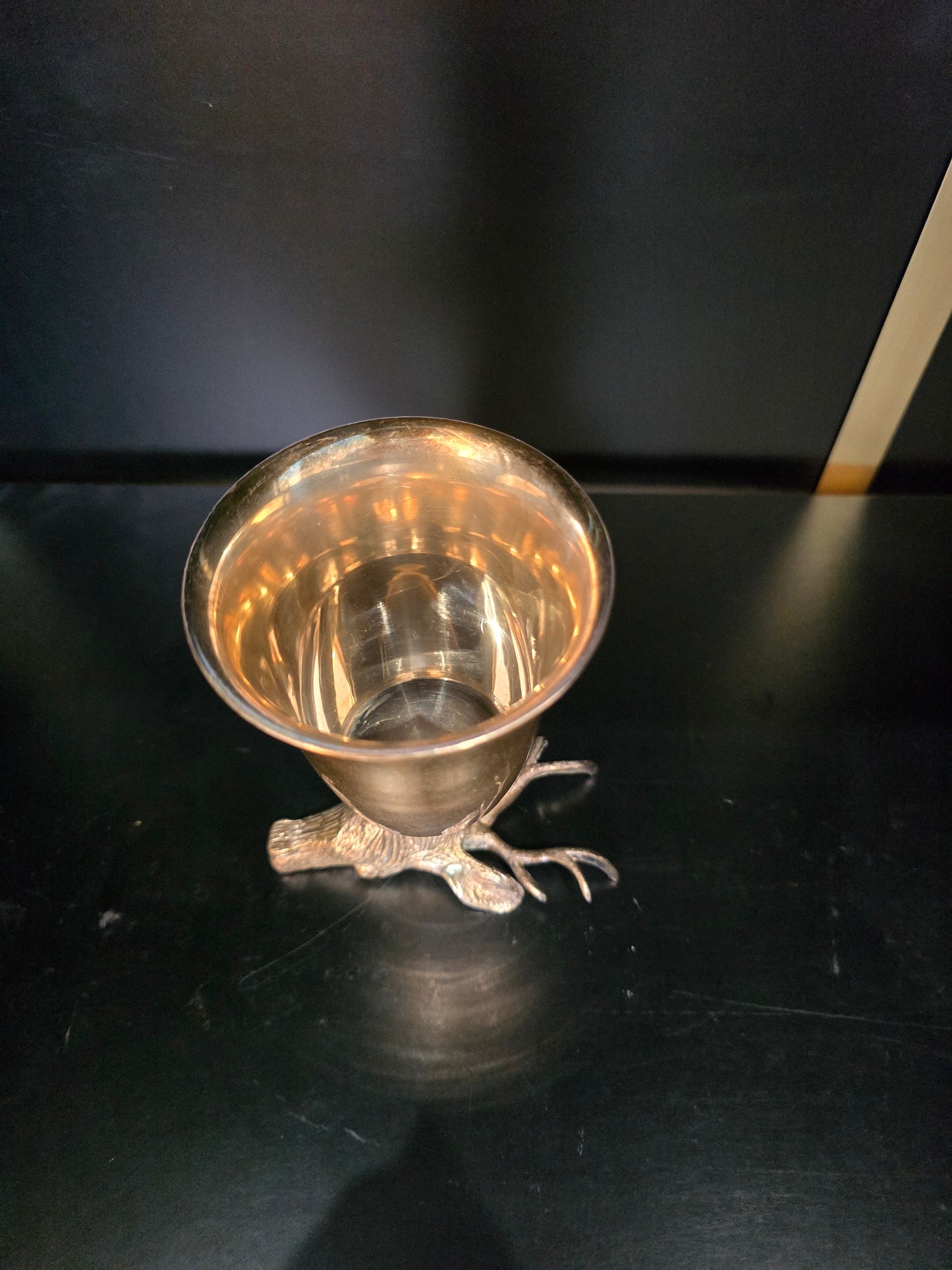 Verre en laiton à motif de cerf – style chasseur