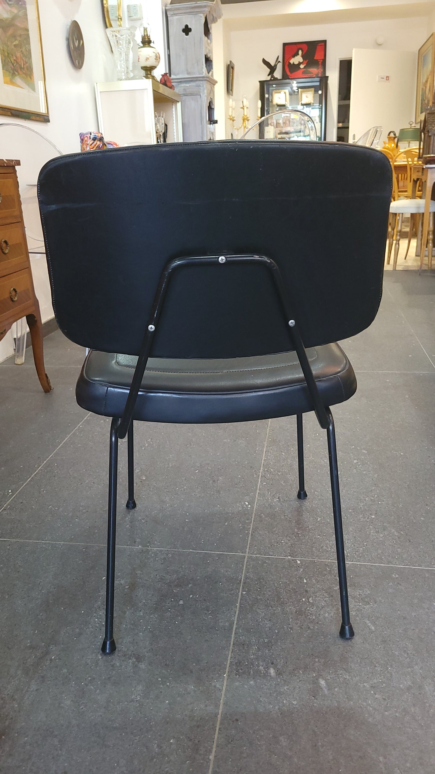Chaise vintage en cuir noir – modèle 196, Pierre Paulin