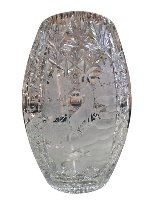 Grand vase en cristal taillés , décor de bouquetin , XXème