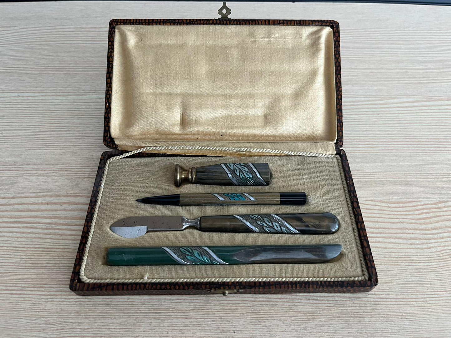 Necessaire d’ecriture/boite de sceau à cacheter de collection