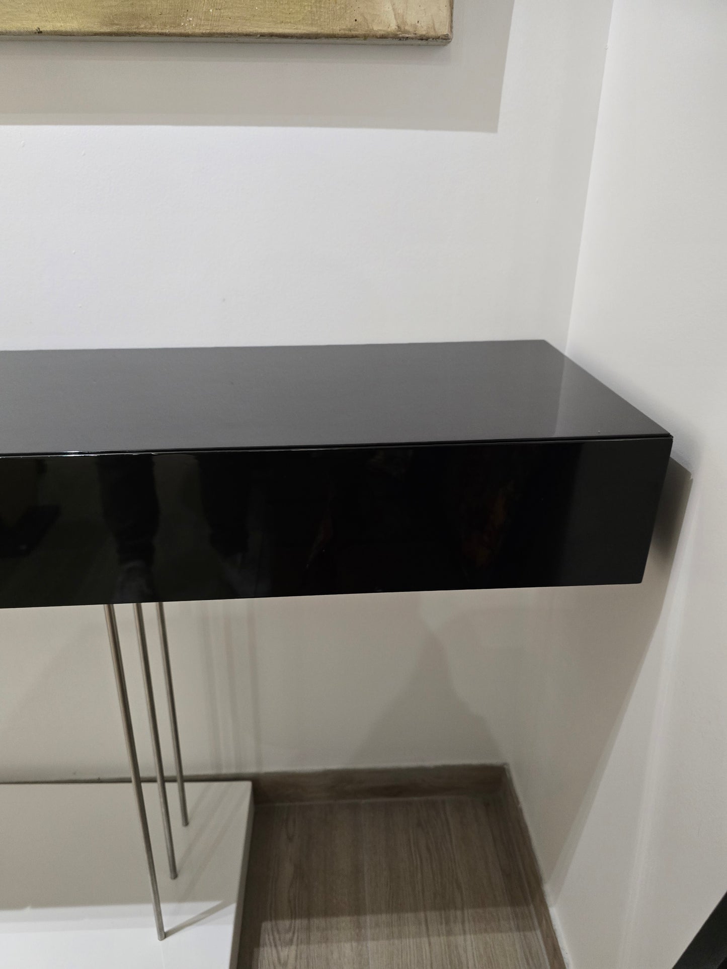 Console design noir et blanc