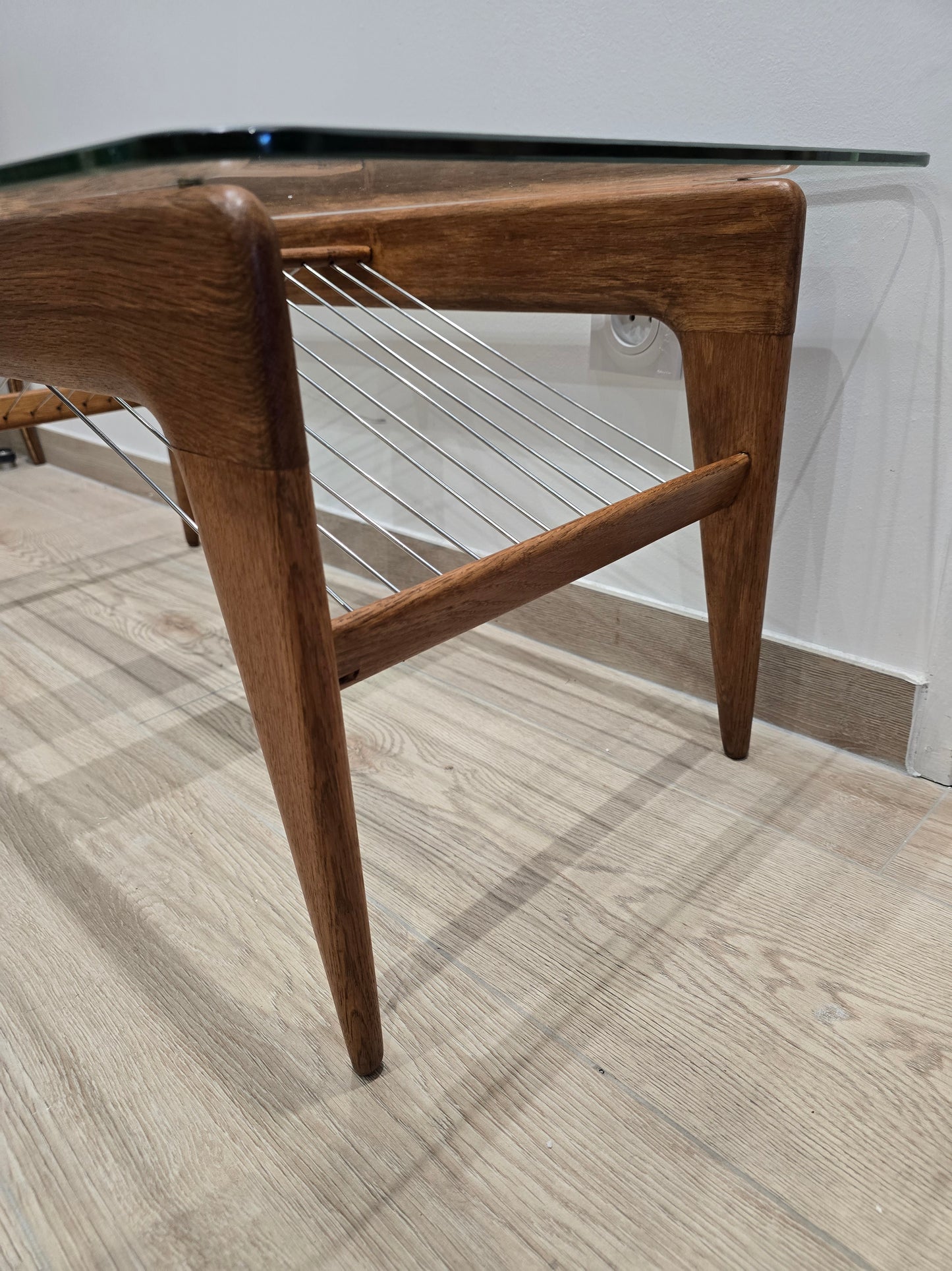 Table basse vintage en bois et verre – Design scandinave