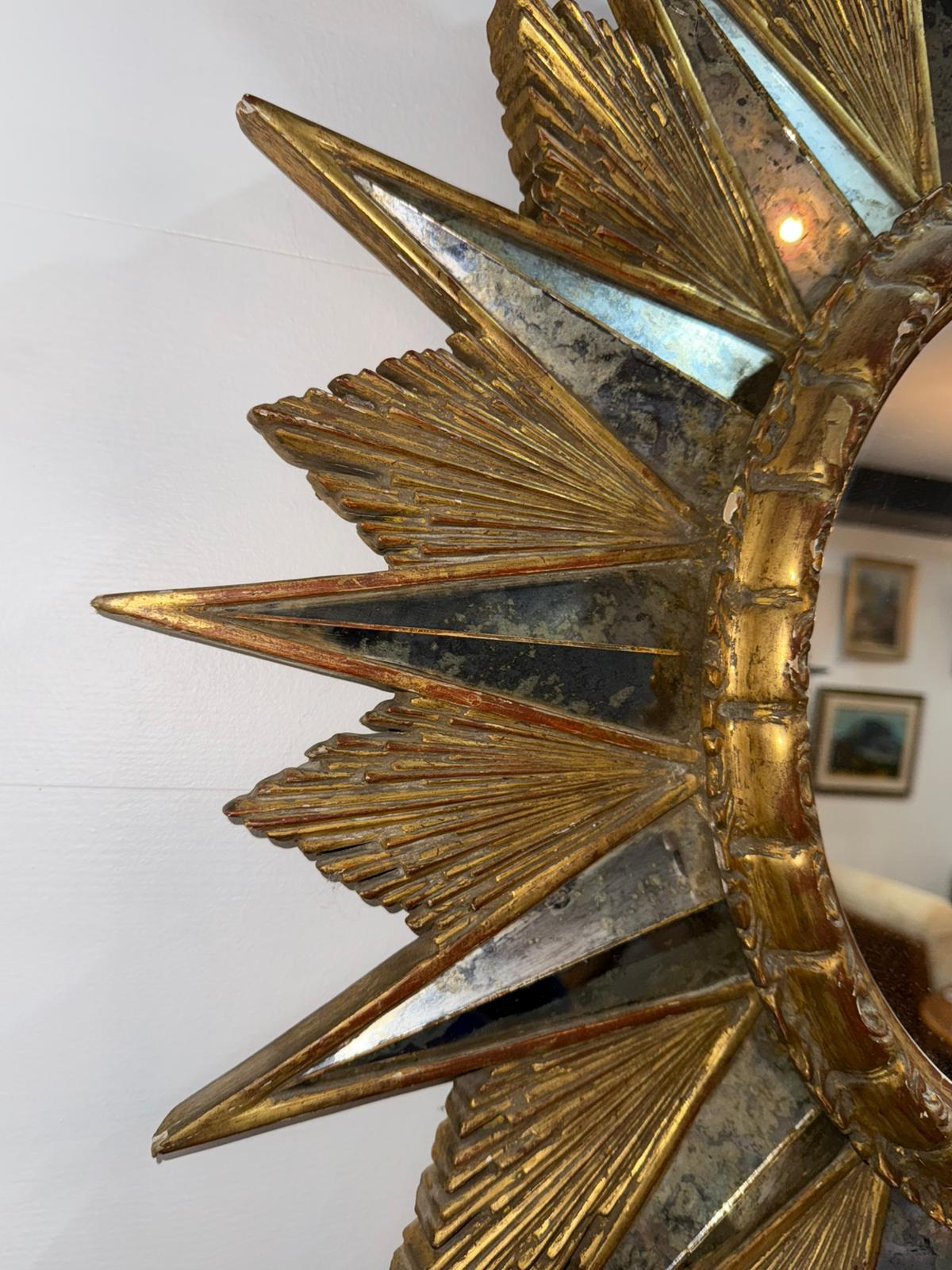 Miroir soleil doré à rayons en bois vintage