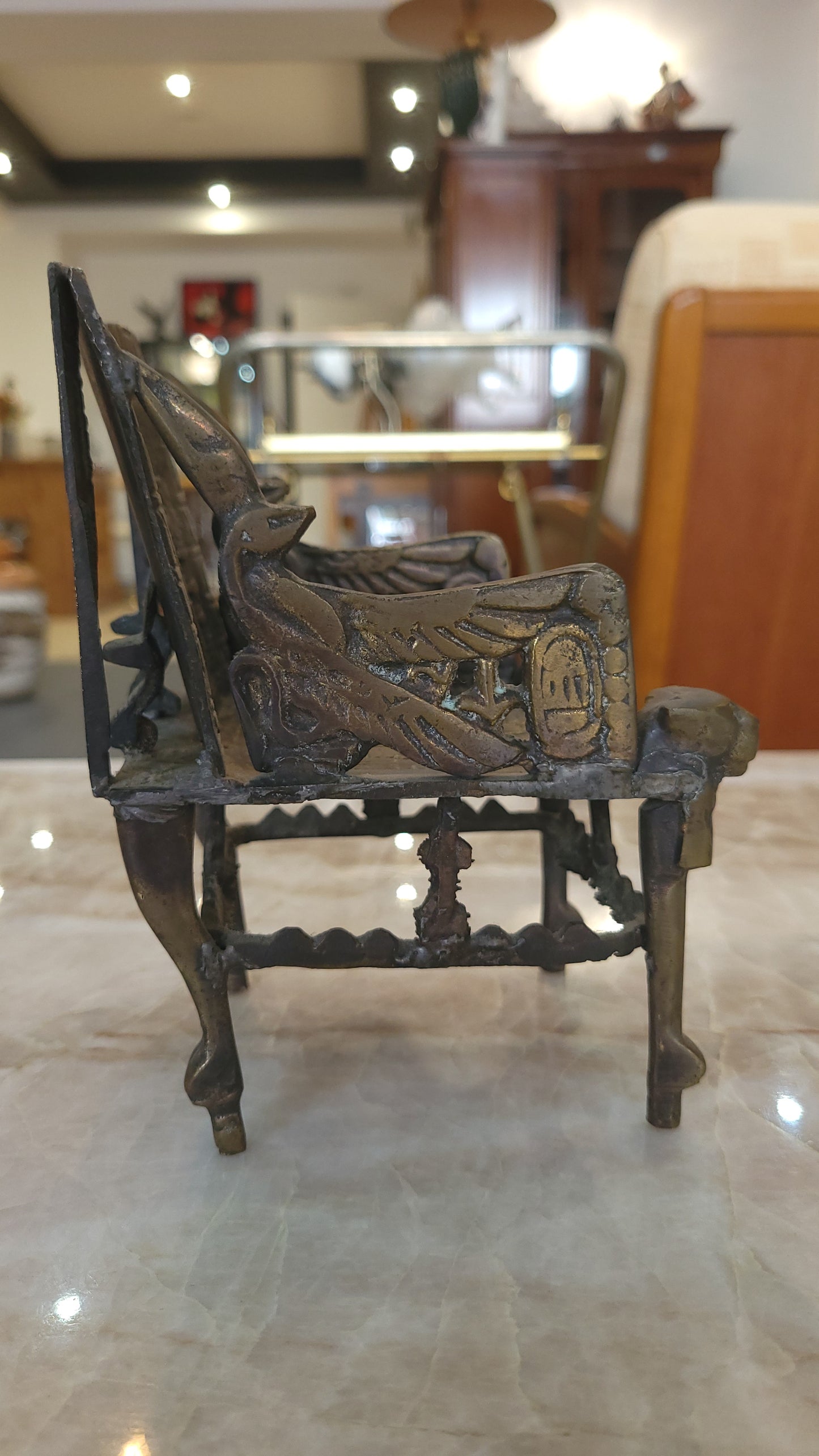 Miniature décorative – Fauteuil trône égyptien en bronze patiné